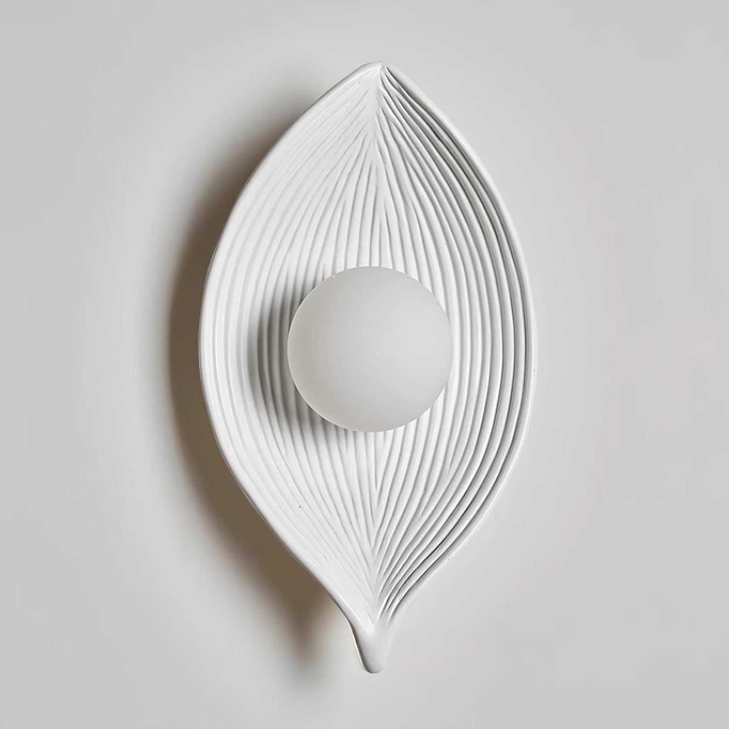 Contemporary Nordic Leaf Resin Wall Lamp - Nuvé