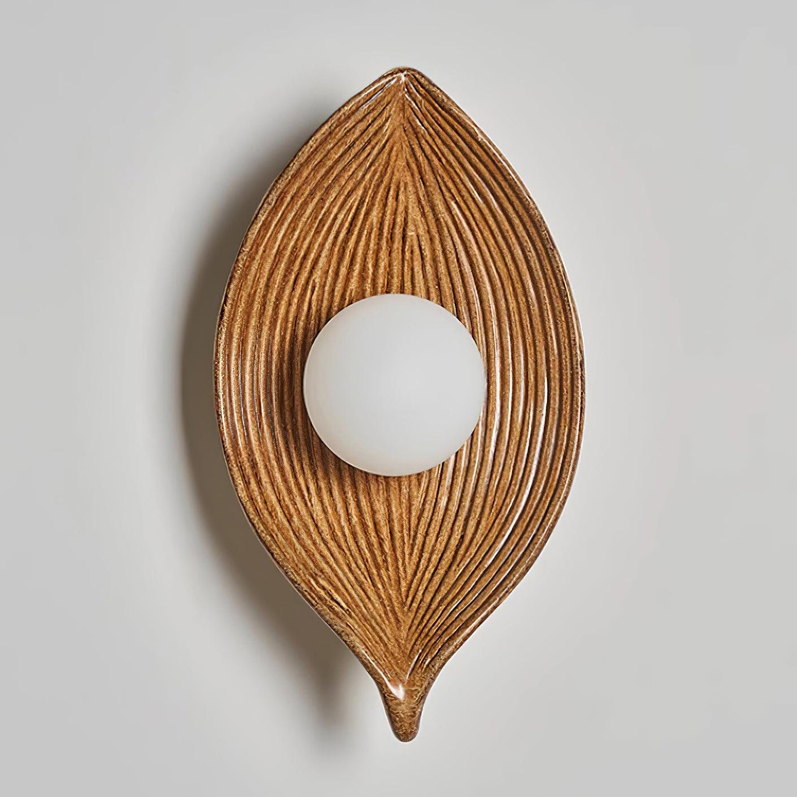 Contemporary Nordic Leaf Resin Wall Lamp - Nuvé
