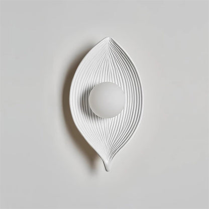 Contemporary Nordic Leaf Resin Wall Lamp - Nuvé