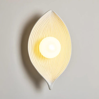 Contemporary Nordic Leaf Resin Wall Lamp - Nuvé