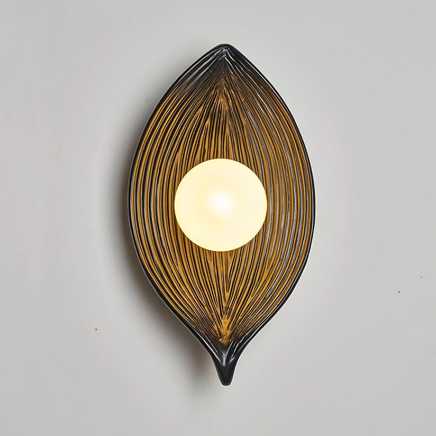 Contemporary Nordic Leaf Resin Wall Lamp - Nuvé