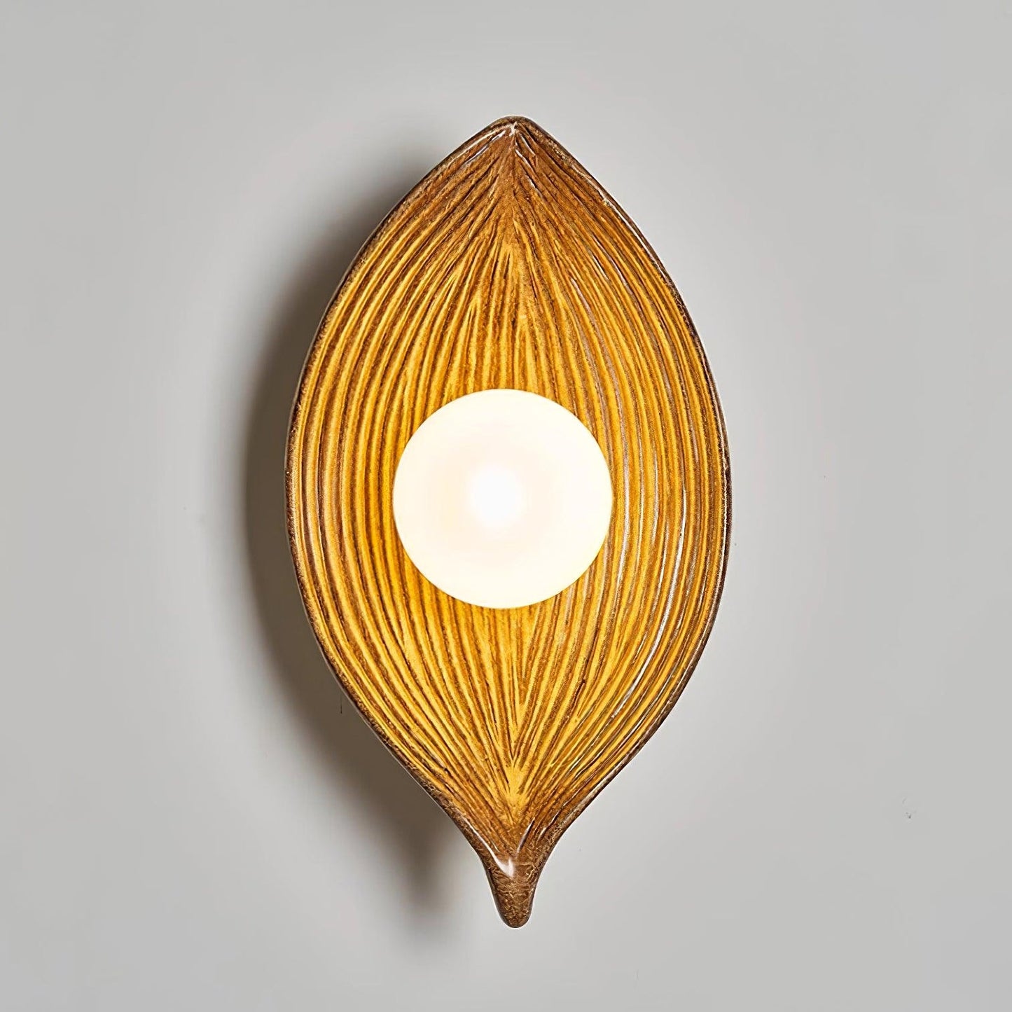 Contemporary Nordic Leaf Resin Wall Lamp - Nuvé