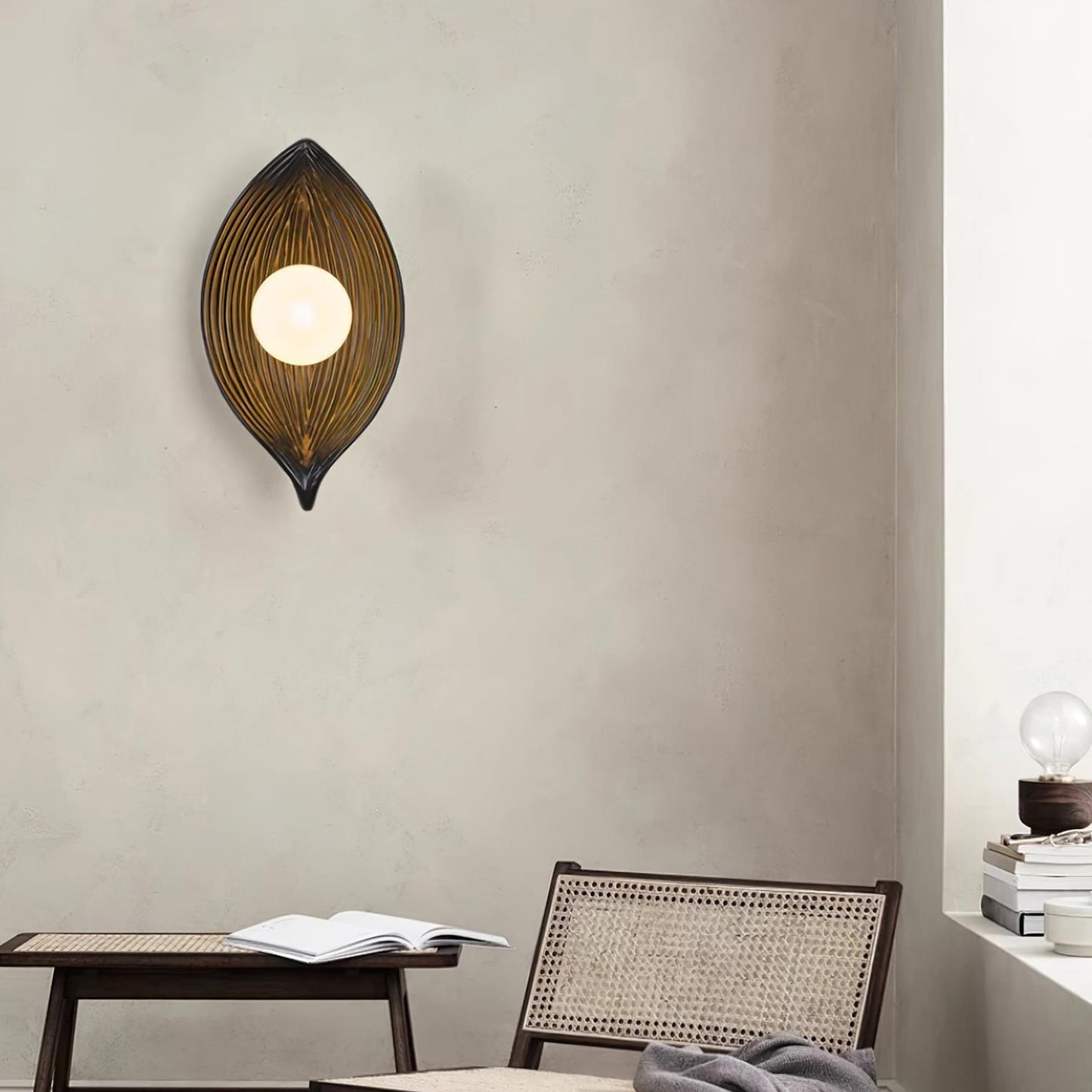 Contemporary Nordic Leaf Resin Wall Lamp - Nuvé