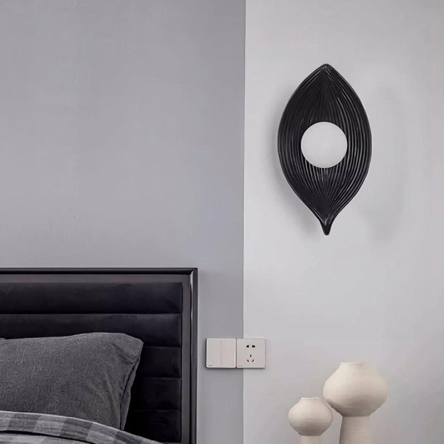 Contemporary Nordic Leaf Resin Wall Lamp - Nuvé