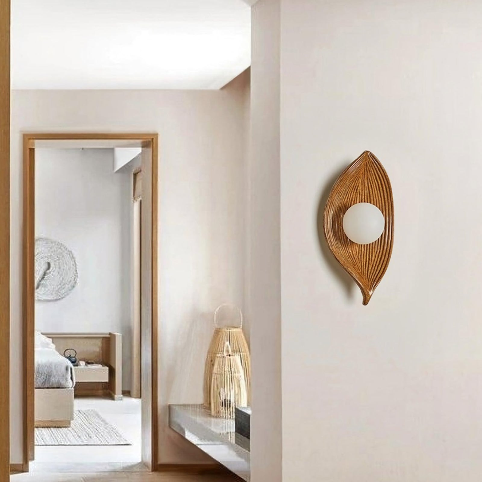 Contemporary Nordic Leaf Resin Wall Lamp - Nuvé