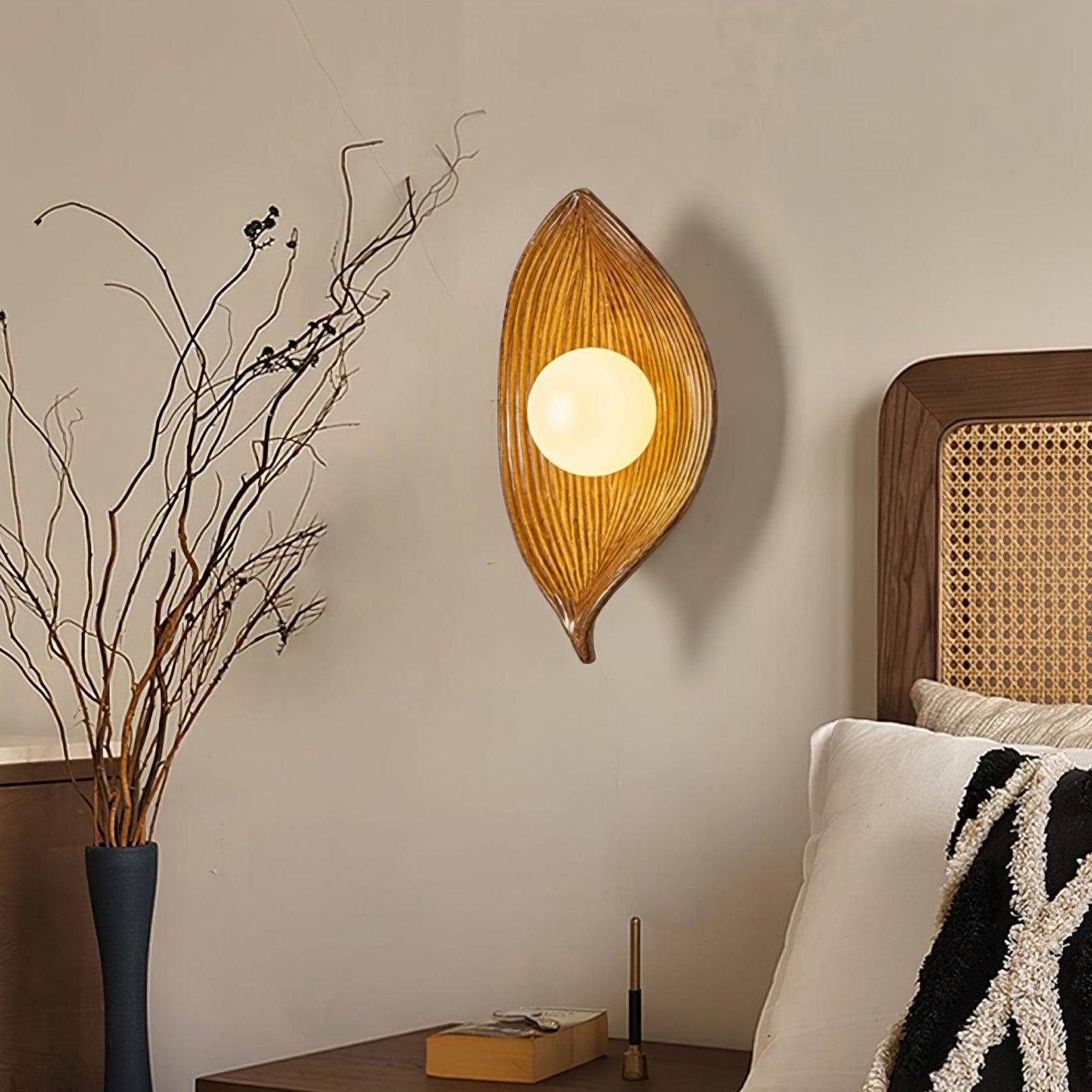 Contemporary Nordic Leaf Resin Wall Lamp - Nuvé