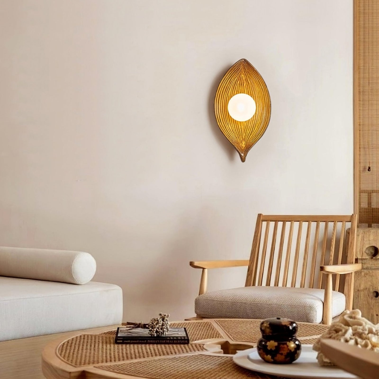 Contemporary Nordic Leaf Resin Wall Lamp - Nuvé