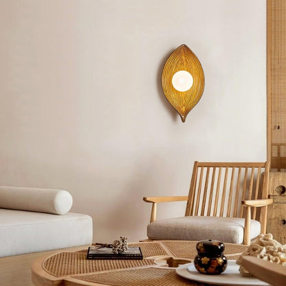 Contemporary Nordic Leaf Resin Wall Lamp - Nuvé