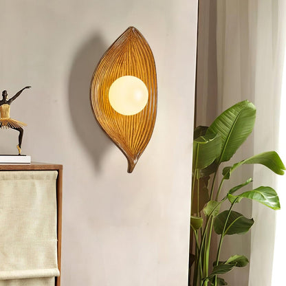 Contemporary Nordic Leaf Resin Wall Lamp - Nuvé