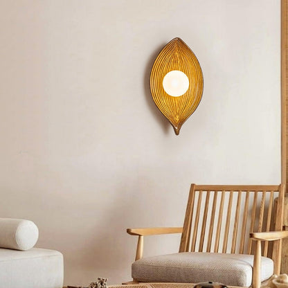 Contemporary Nordic Leaf Resin Wall Lamp - Nuvé