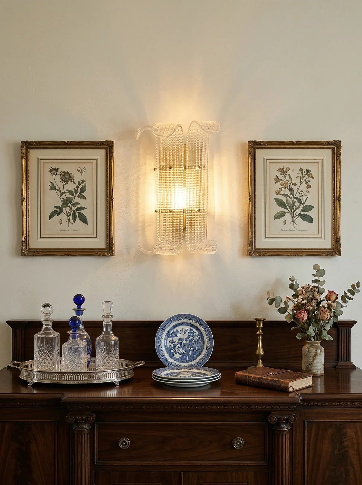 Curved Ribbed Glass Texture Wall Lamp
