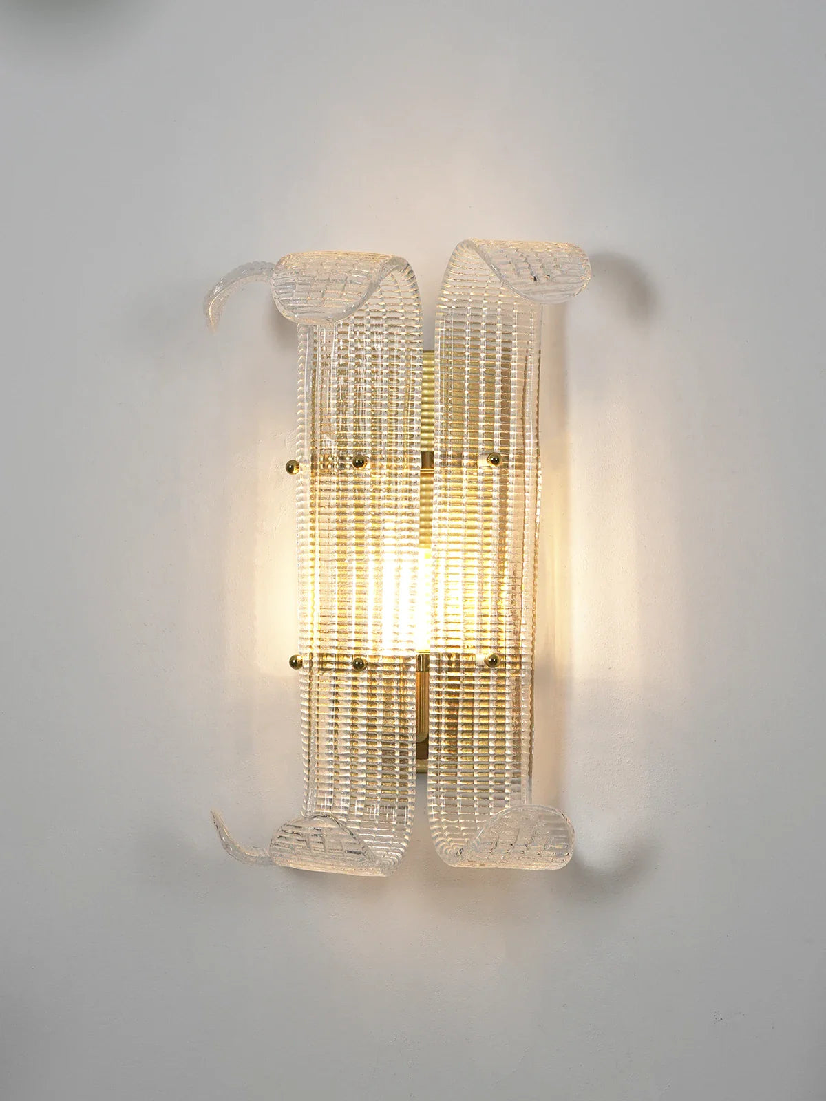 Curved Ribbed Glass Texture Wall Lamp