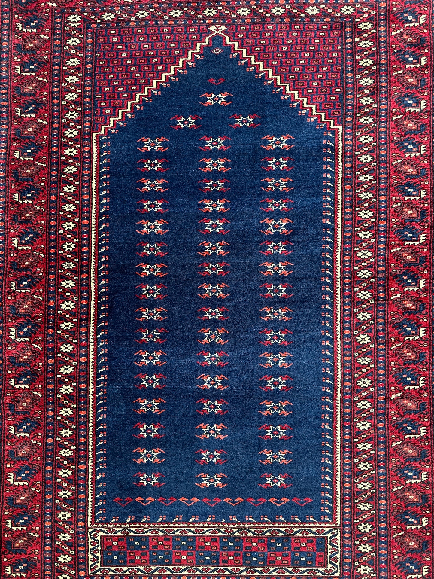 Vintage Hand-Knotted Yagcibedir Turkish Wool Prayer Rug – 3’10” x 5’9” – Deep Blue & Red Tribal Design - Nuvé