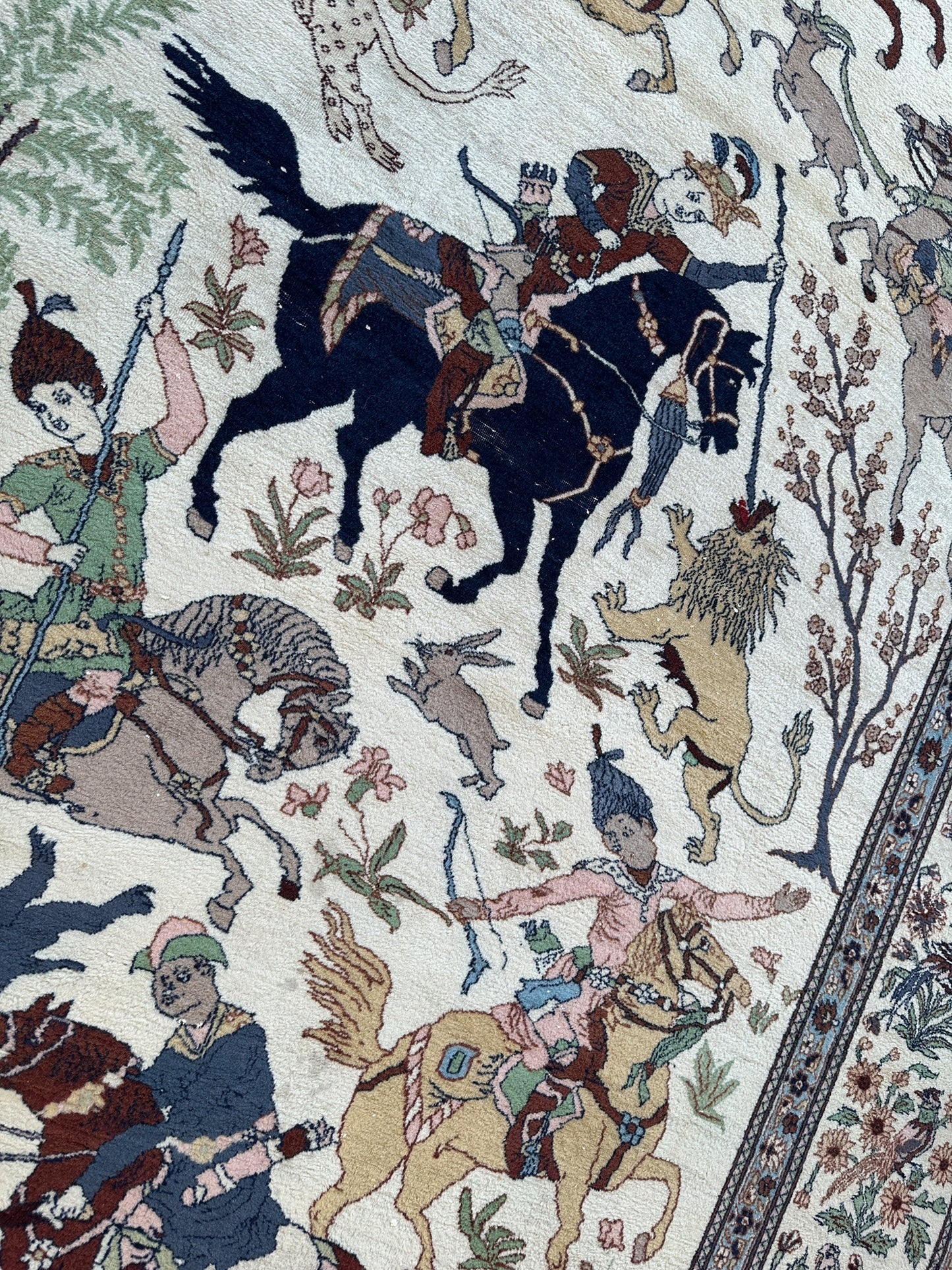 Hand-Knotted Lahore Hunting Scene Wool Rug – 8’ x 11’3” – Vintage 1950s Persian-Style Masterpiece - Nuvé