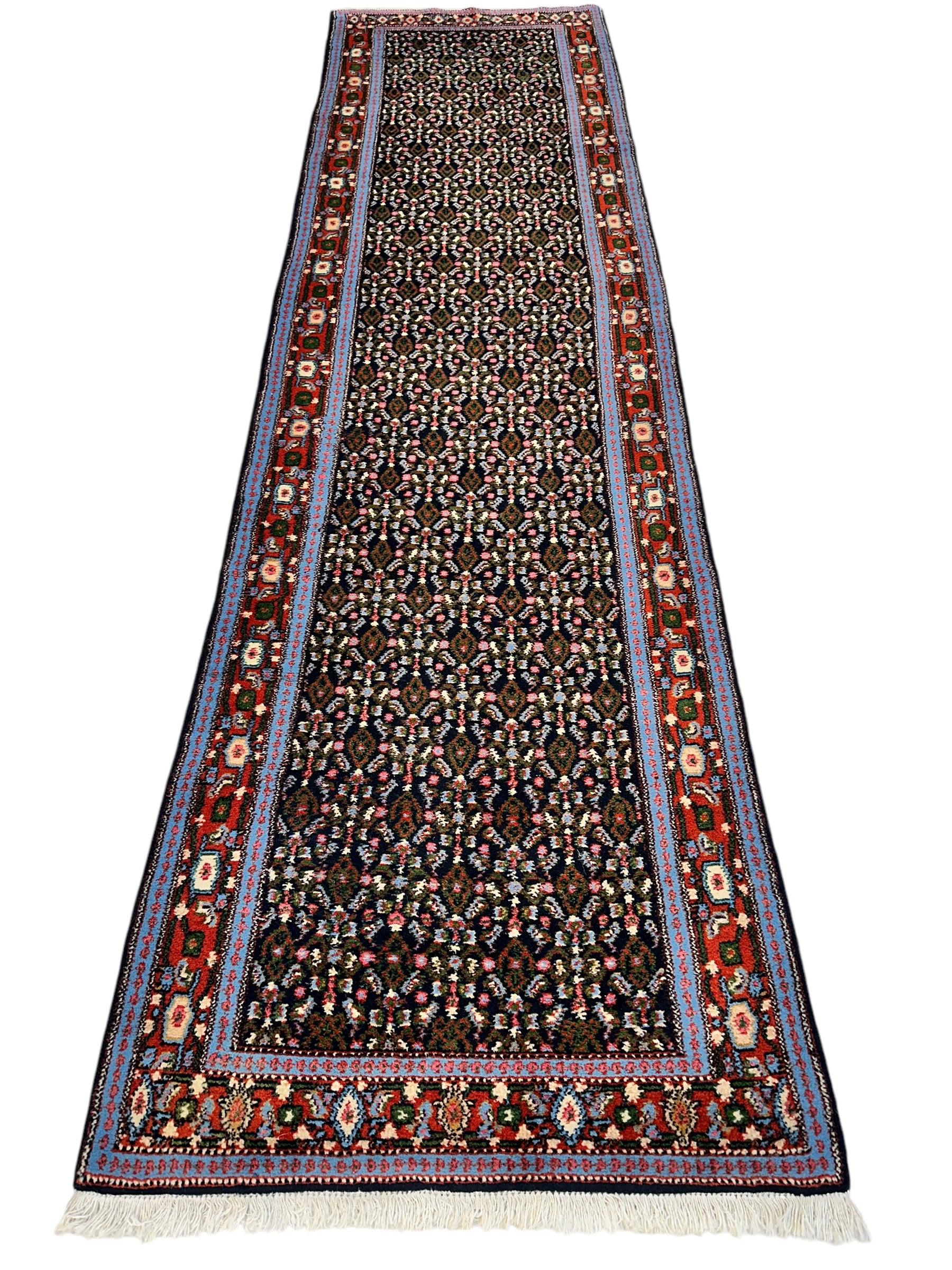Vintage Persian Senneh Runner Rug - 2'8" x 9'8" - Handwoven Wool, Circa 1960-1980 - Nuvé