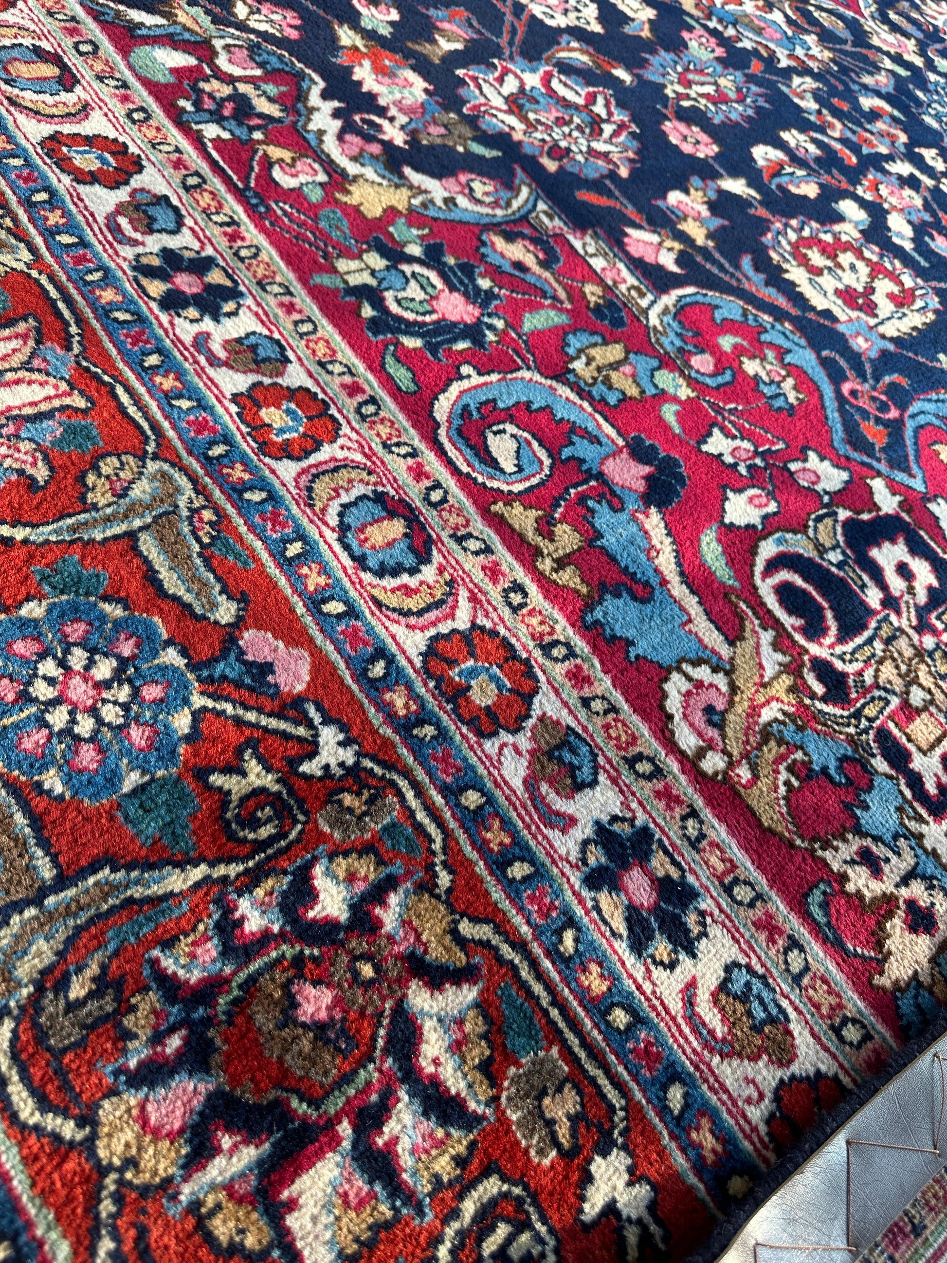 Persian Mashhad Hand Knotted Wool Area Rug 9’9” x 13’3” - Nuvé