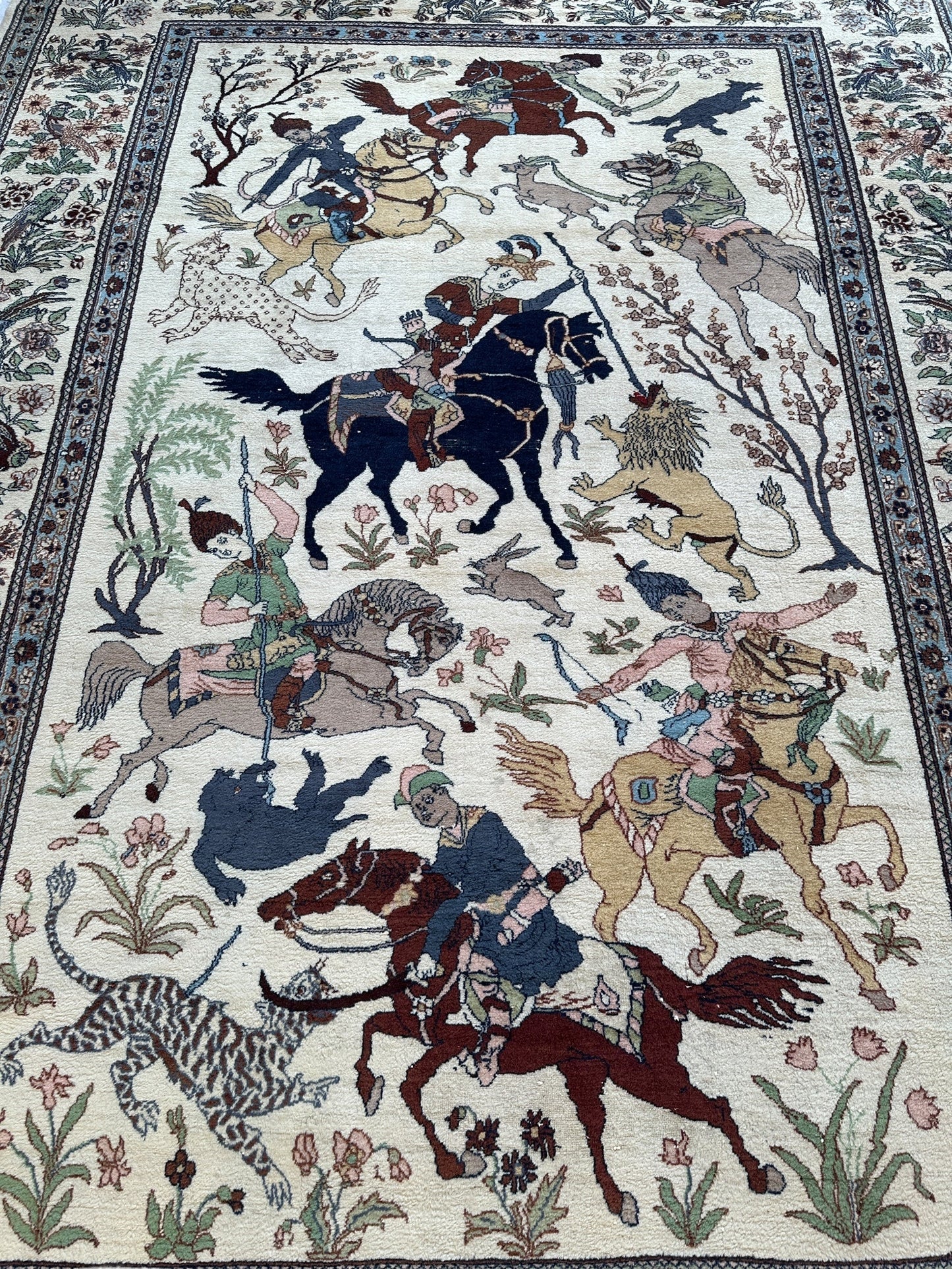 Hand-Knotted Lahore Hunting Scene Wool Rug – 8’ x 11’3” – Vintage 1950s Persian-Style Masterpiece - Nuvé