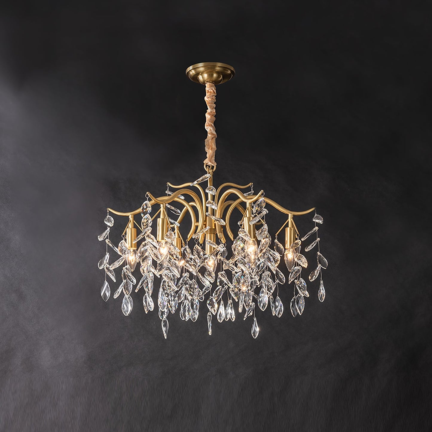 Korewolamp Dorale chandelier with hanging glass elements and modern design, showcasing elegant lighting and intricate detail.