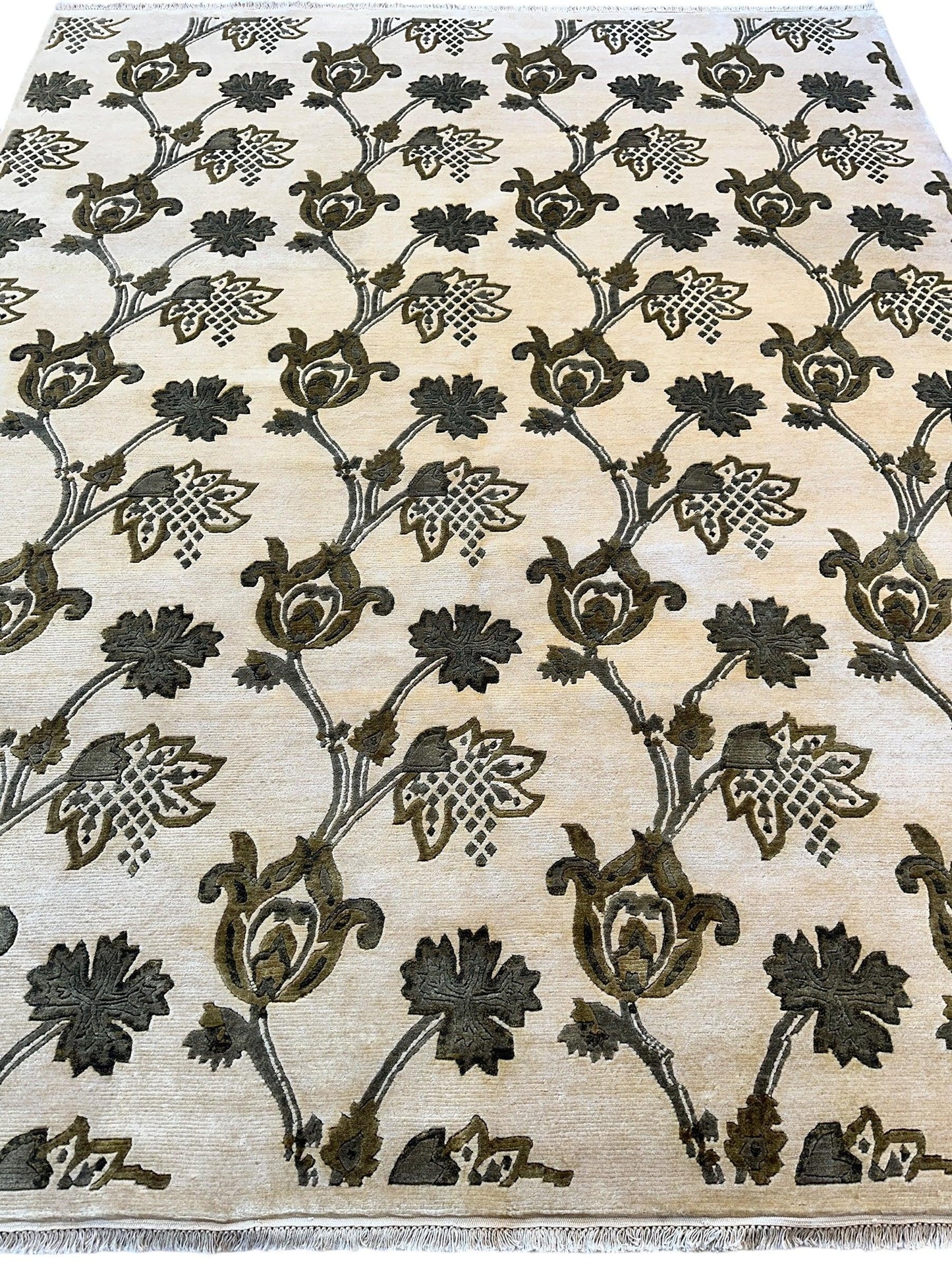 Hand-Knotted Indian Rug - 7'11" x 9'9" - Wool - Floral Pattern - Elegant Beige and Green Design - Nuvé