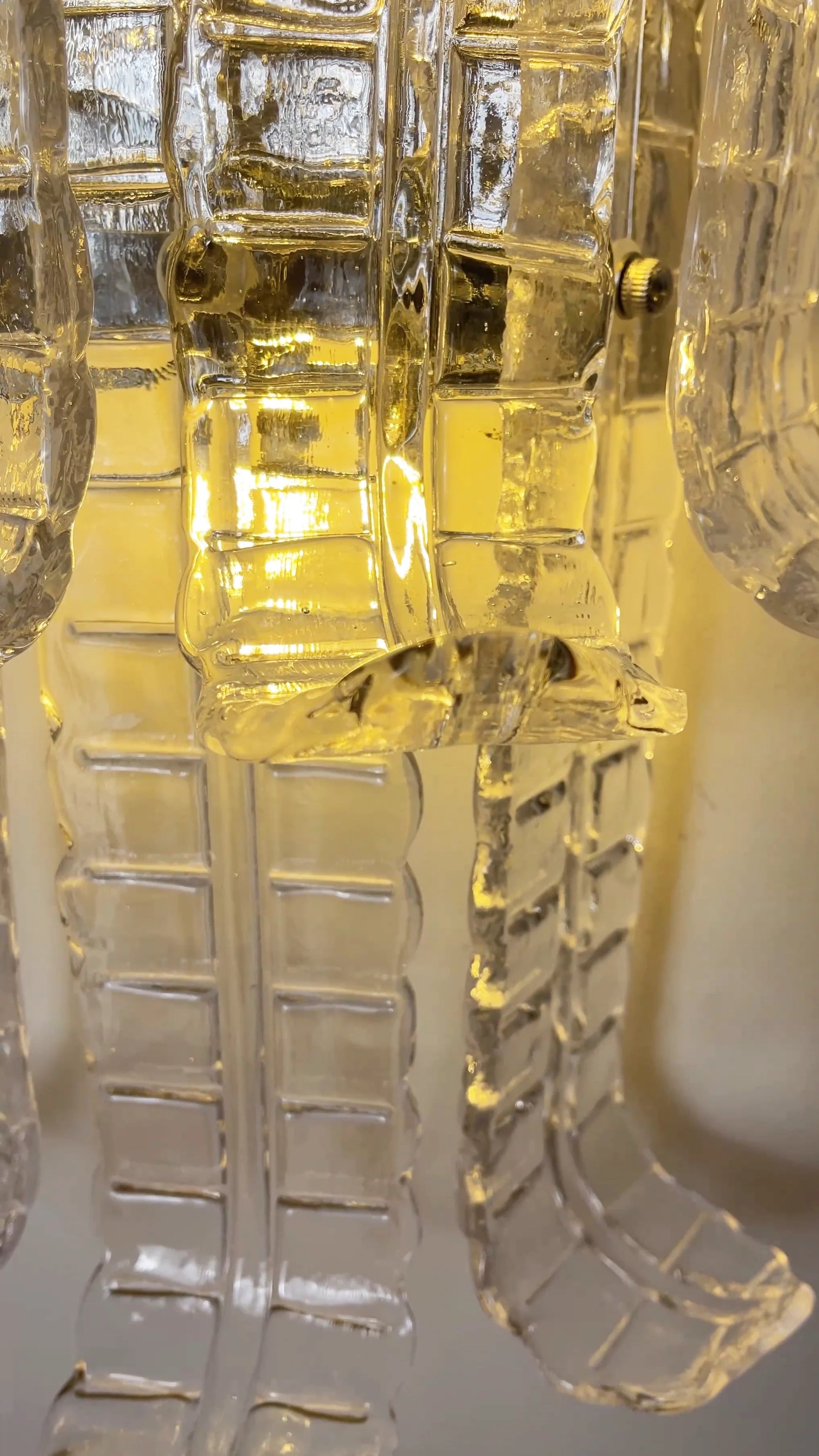 Elegant Murano Leaf Shape Glass Wall Sconce - Nuvé