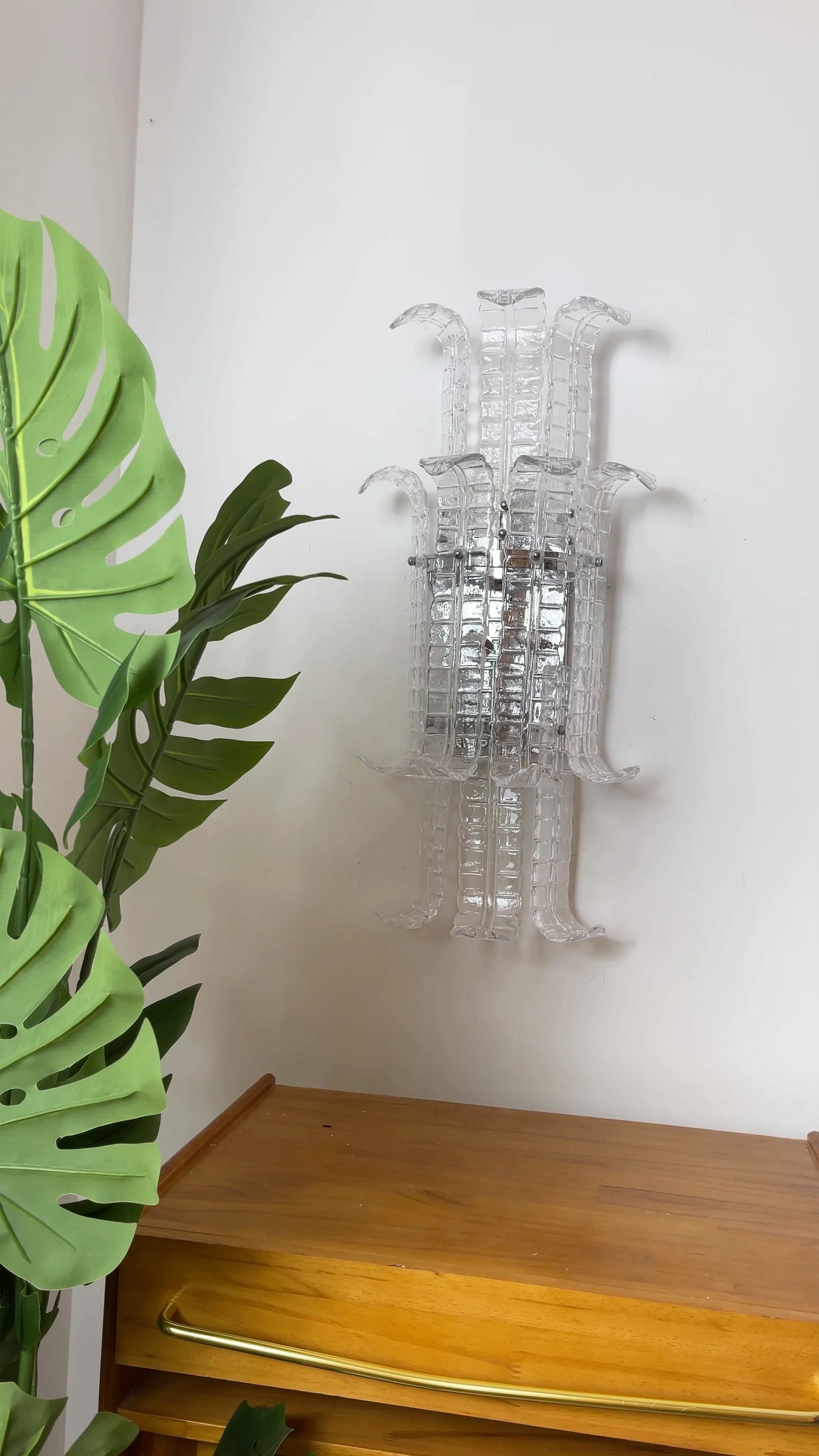 Elegant Murano Leaf Shape Glass Wall Sconce - Nuvé
