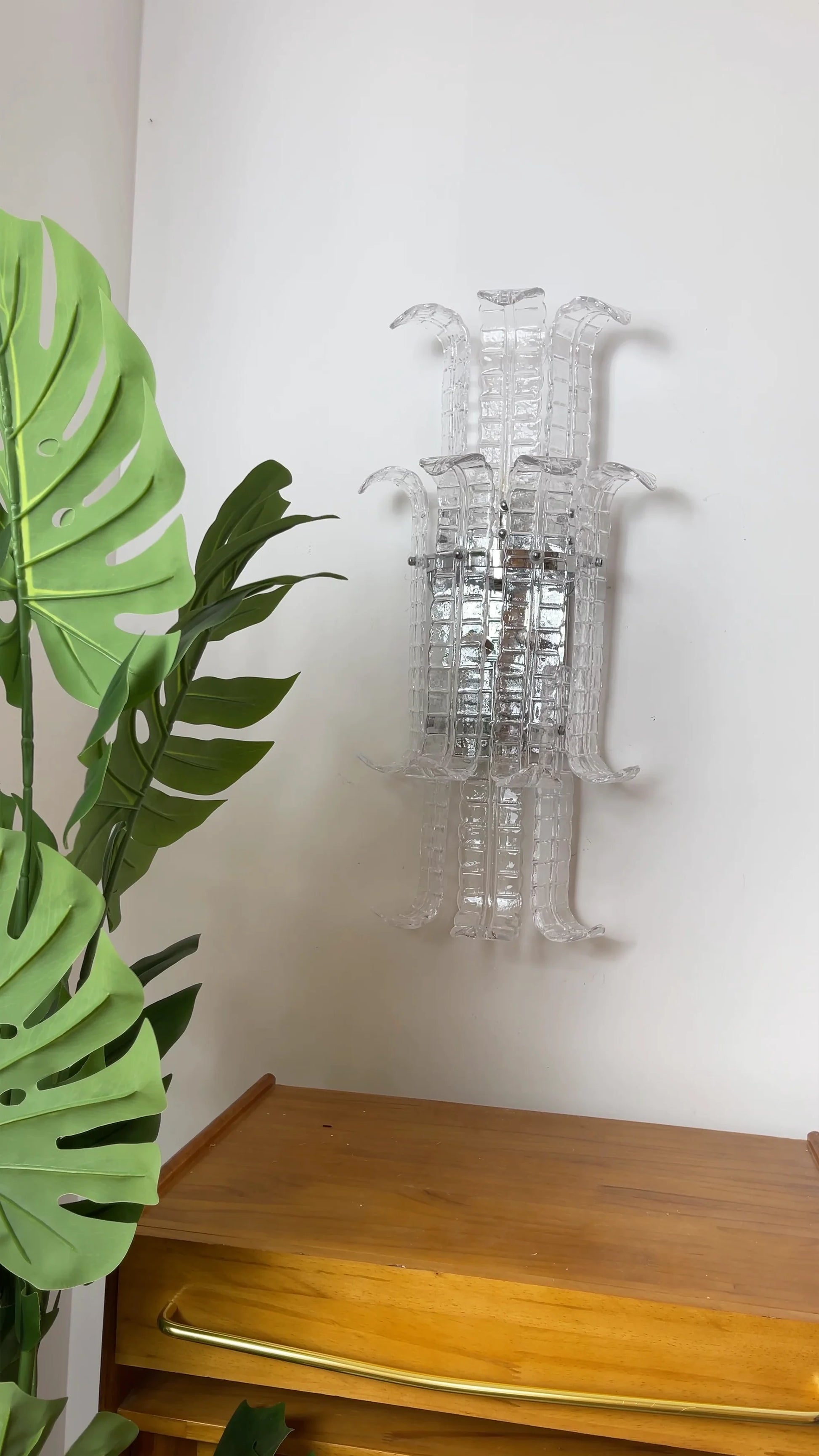 Elegant Murano Leaf Shape Glass Wall Sconce - Nuvé
