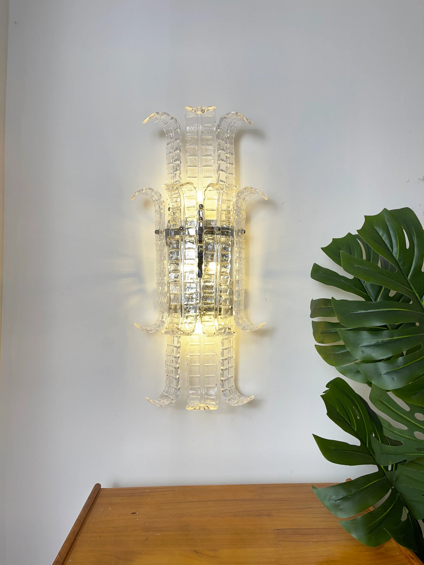 Elegant Murano Leaf Shape Glass Wall Sconce - Nuvé