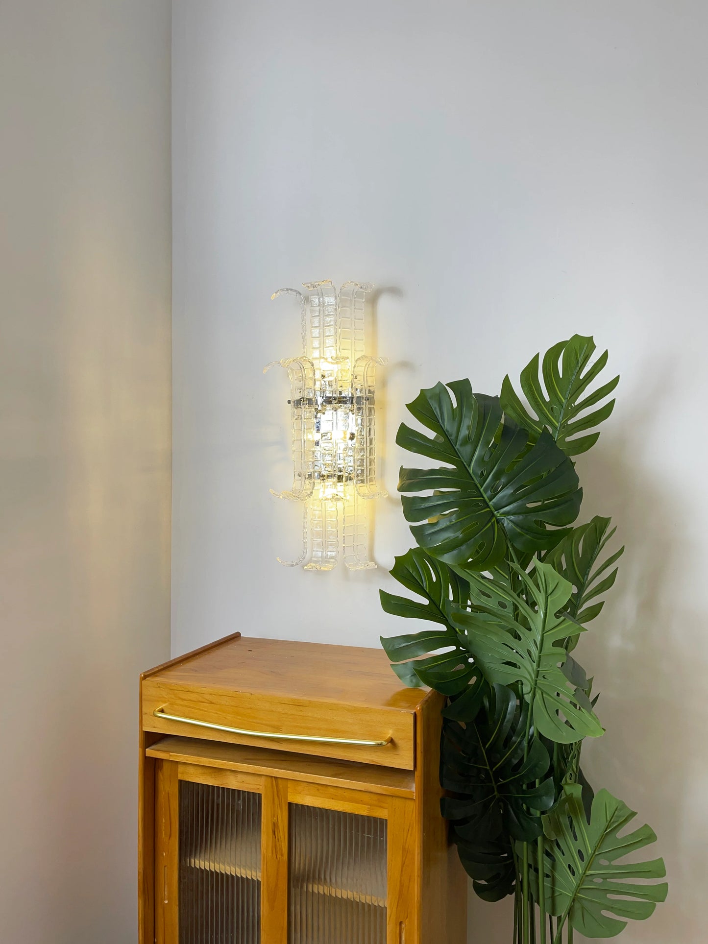 Elegant Murano Leaf Shape Glass Wall Sconce - Nuvé