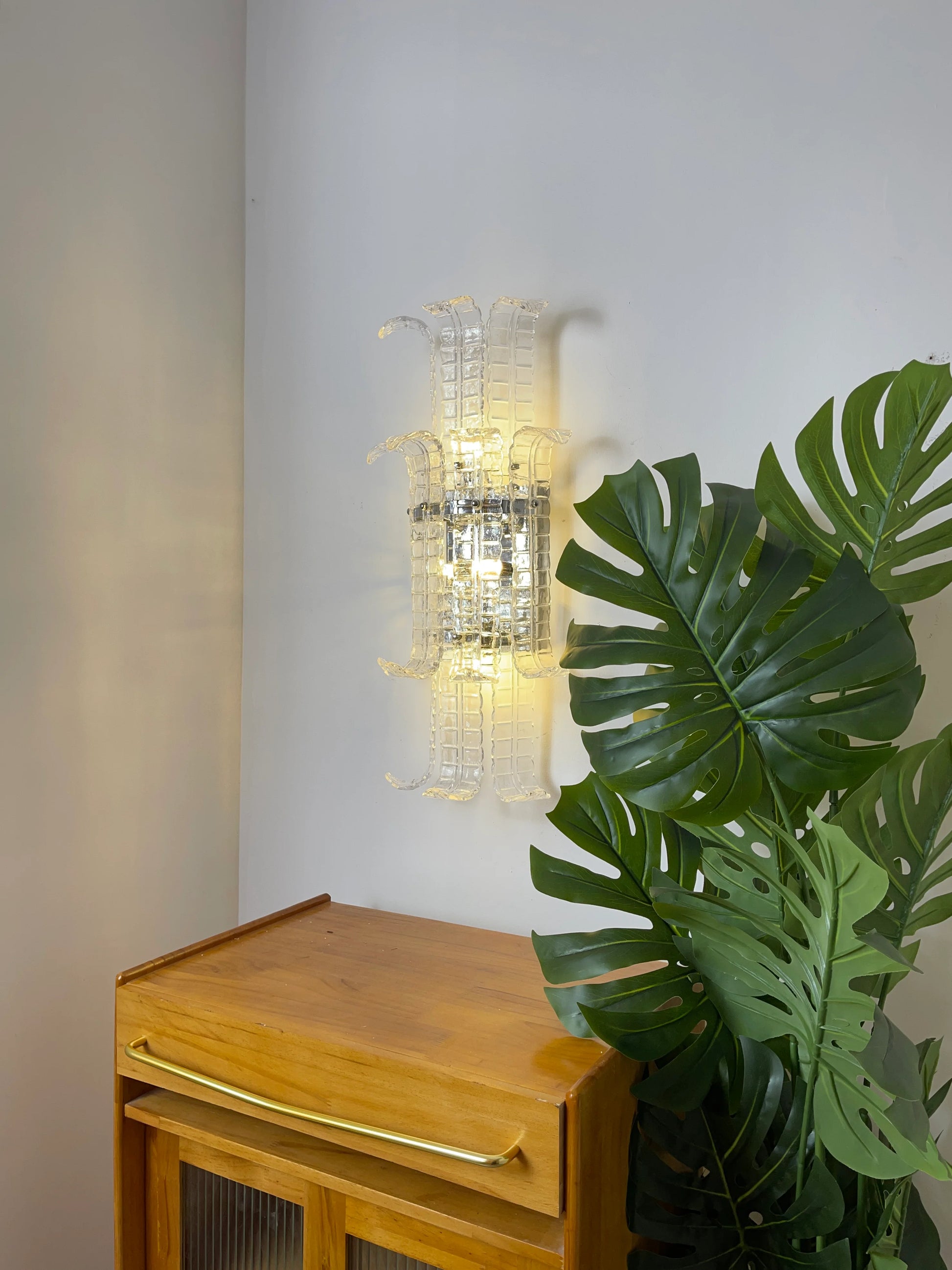 Elegant Murano Leaf Shape Glass Wall Sconce - Nuvé