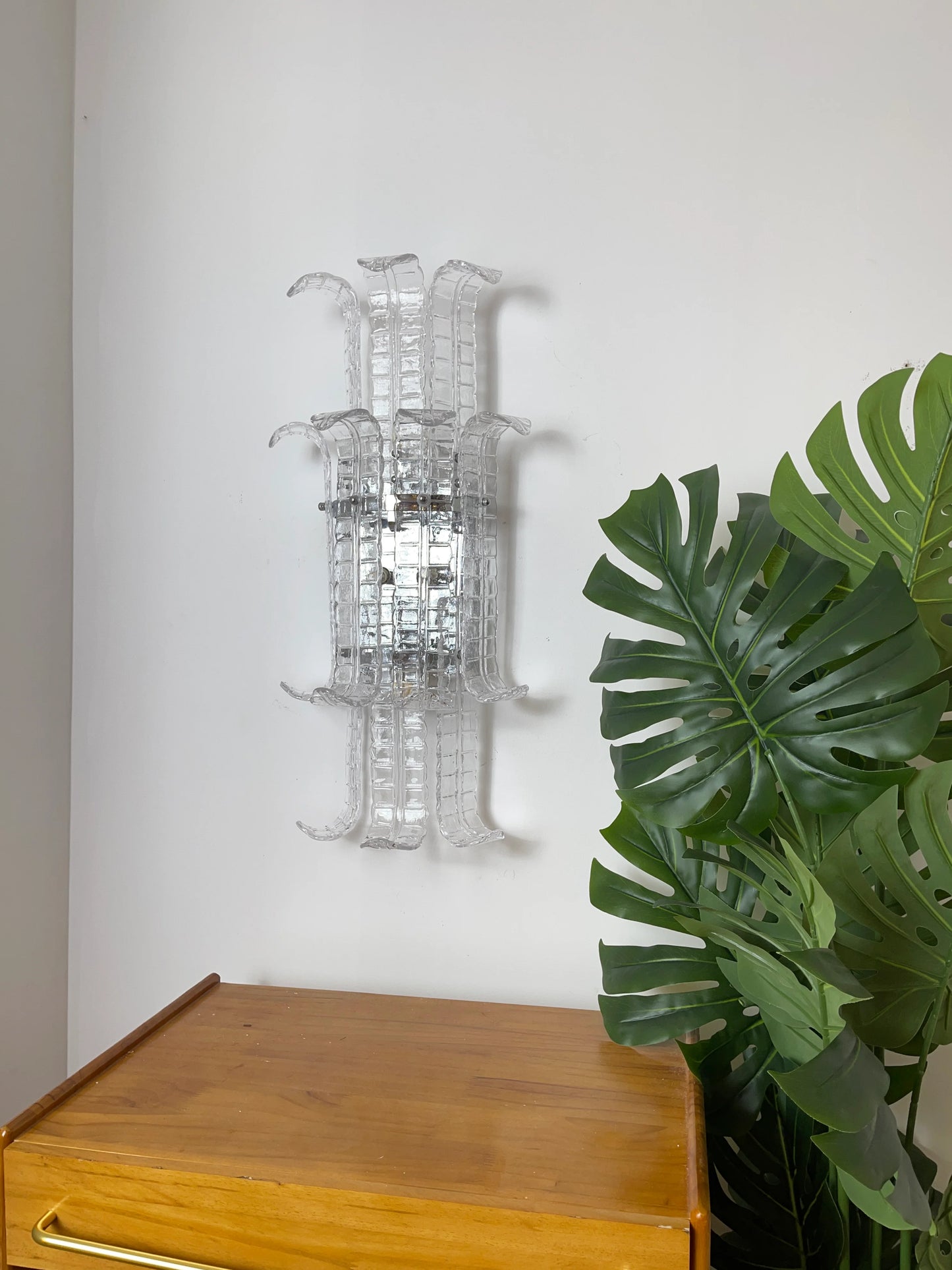 Elegant Murano Leaf Shape Glass Wall Sconce - Nuvé