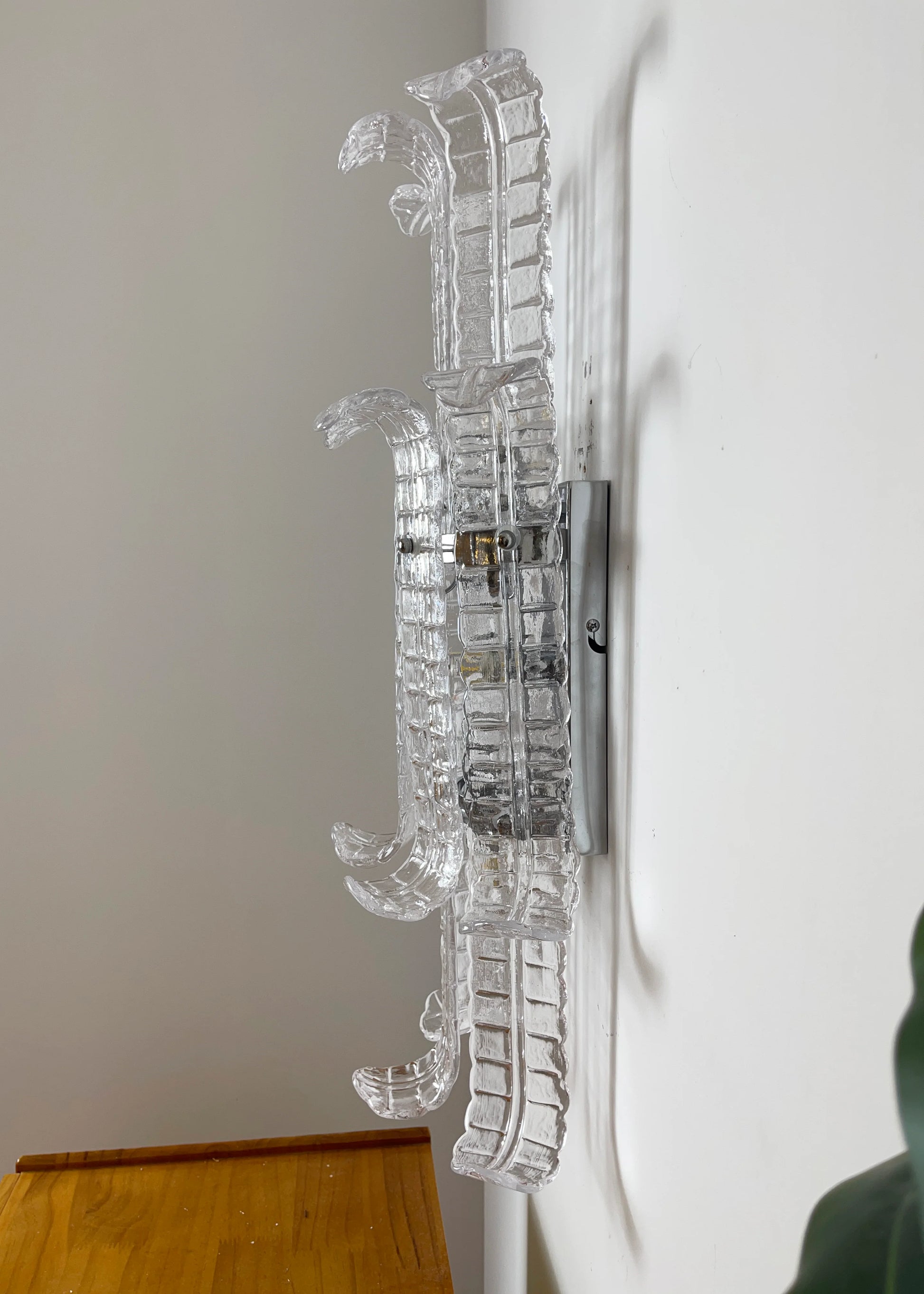 Elegant Murano Leaf Shape Glass Wall Sconce - Nuvé