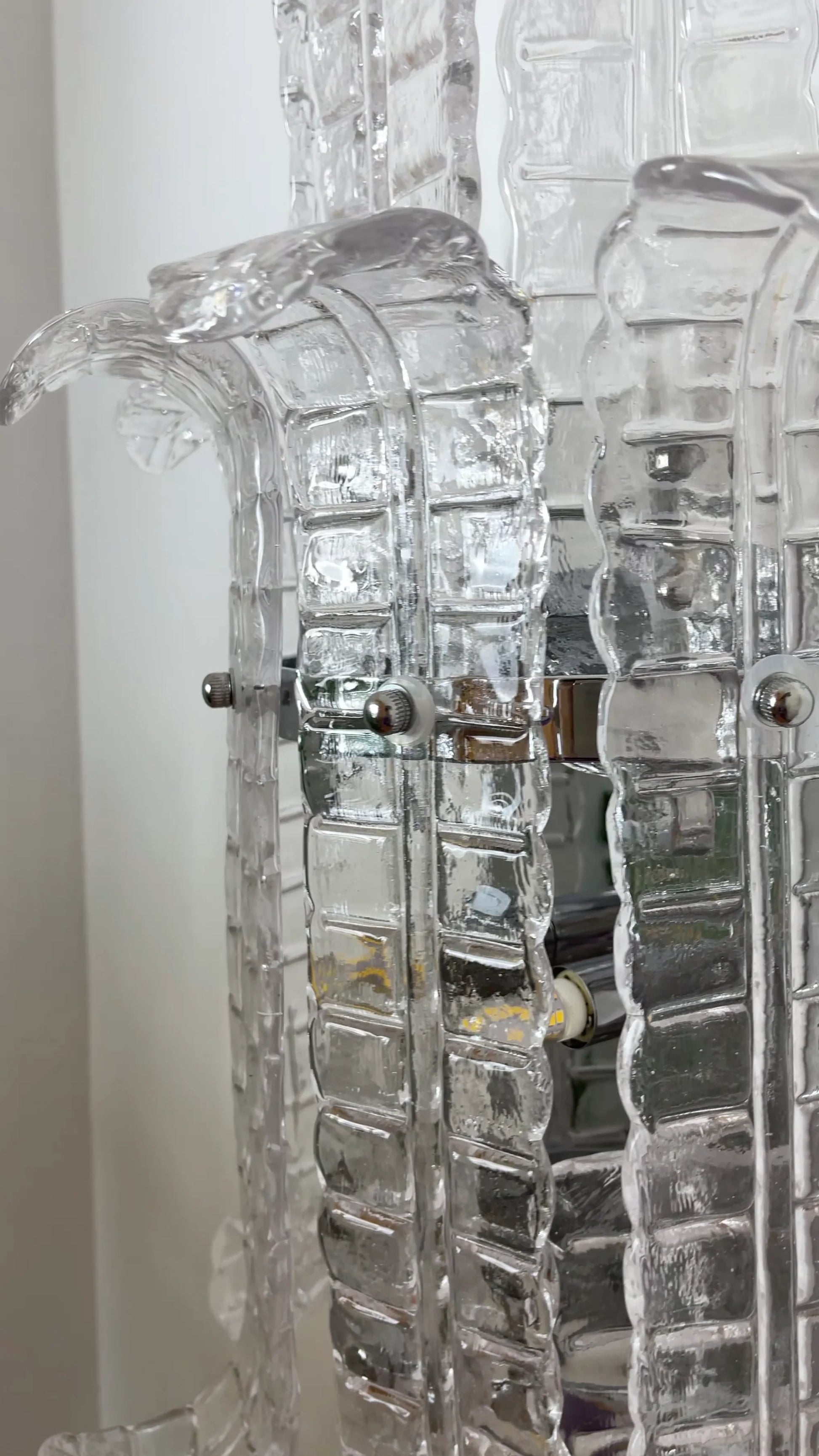 Elegant Murano Leaf Shape Glass Wall Sconce - Nuvé