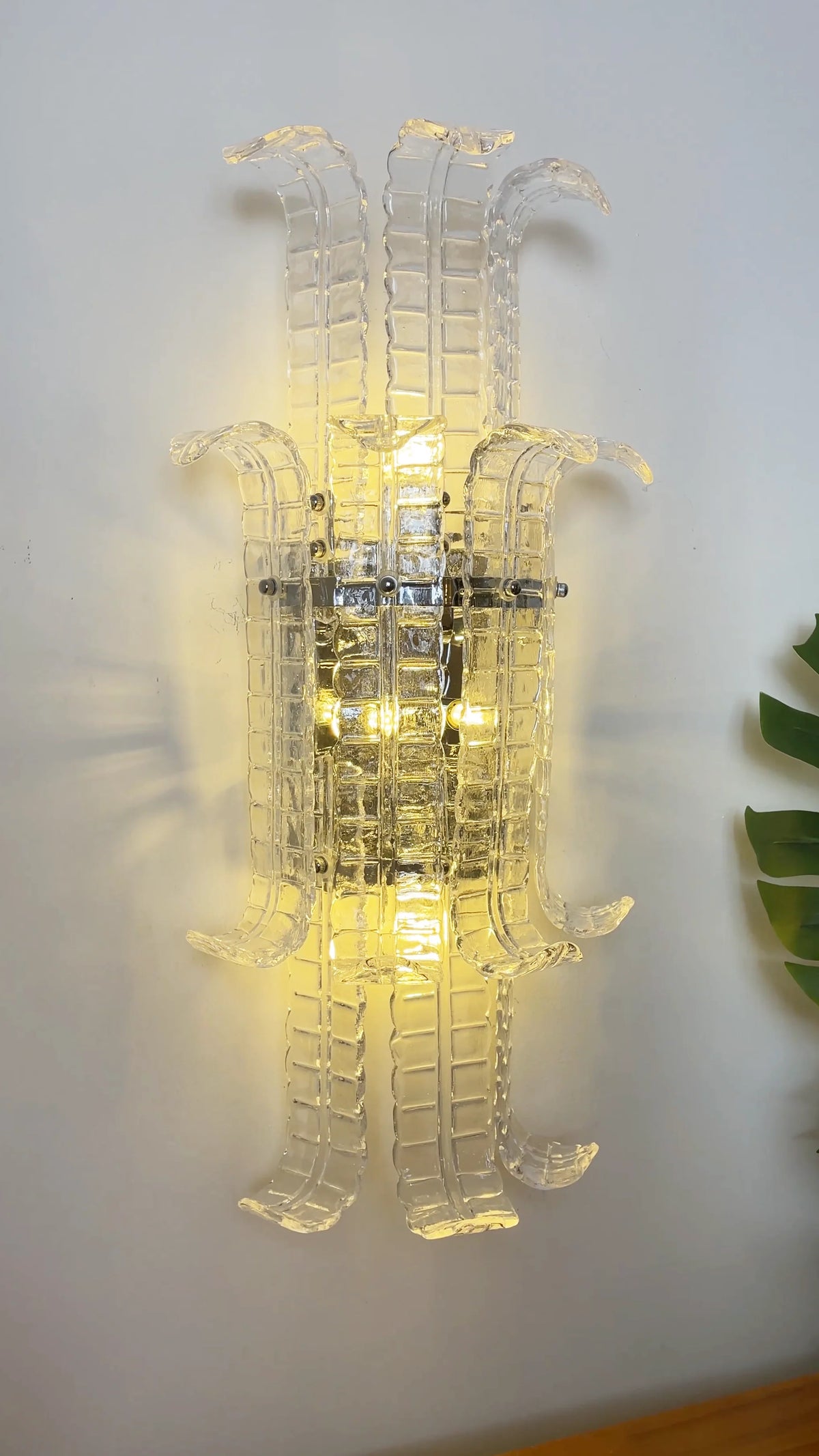 Elegant Murano Leaf Shape Glass Wall Sconce