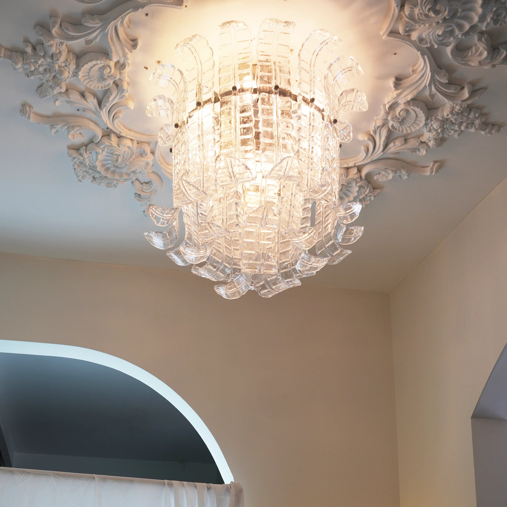 Elegant Murano Leaf Shaped Ceiling Lamp - Nuvé