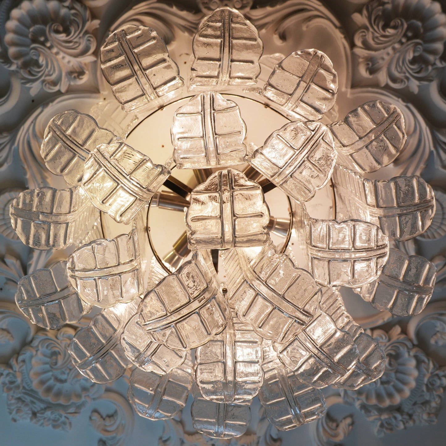 Elegant Murano Leaf Shaped Ceiling Lamp - Nuvé
