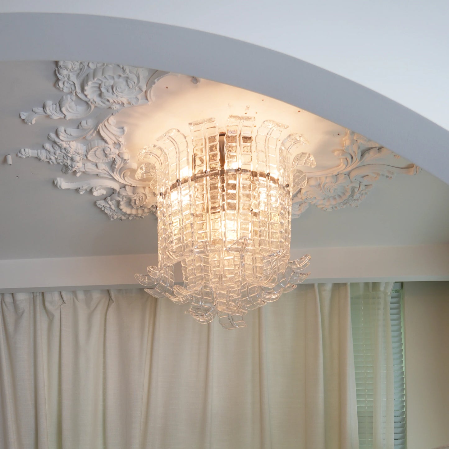 Elegant Murano Leaf Shaped Ceiling Lamp - Nuvé
