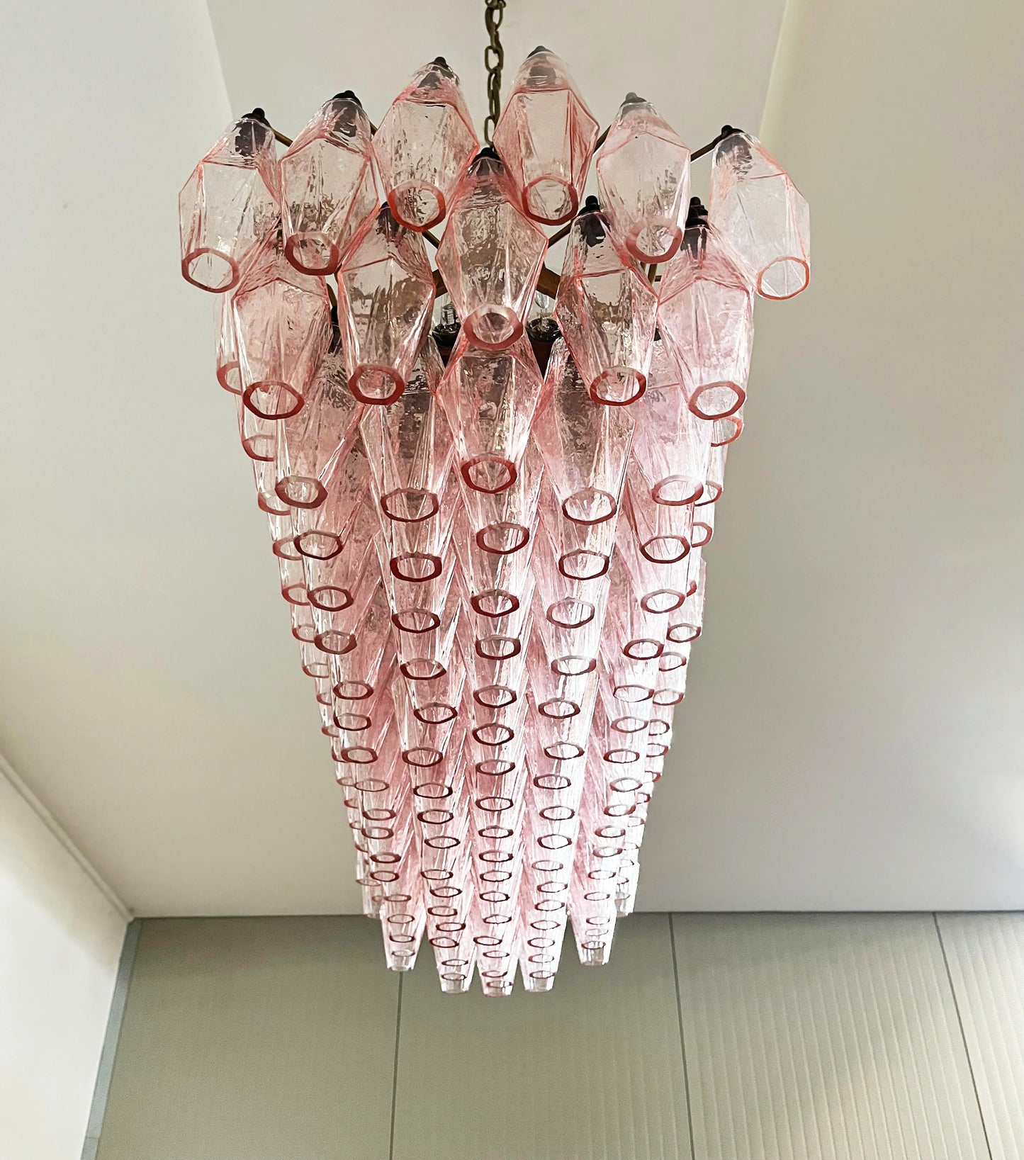 Elegant Pink Murano Poliedri Chandelier - Nuvé