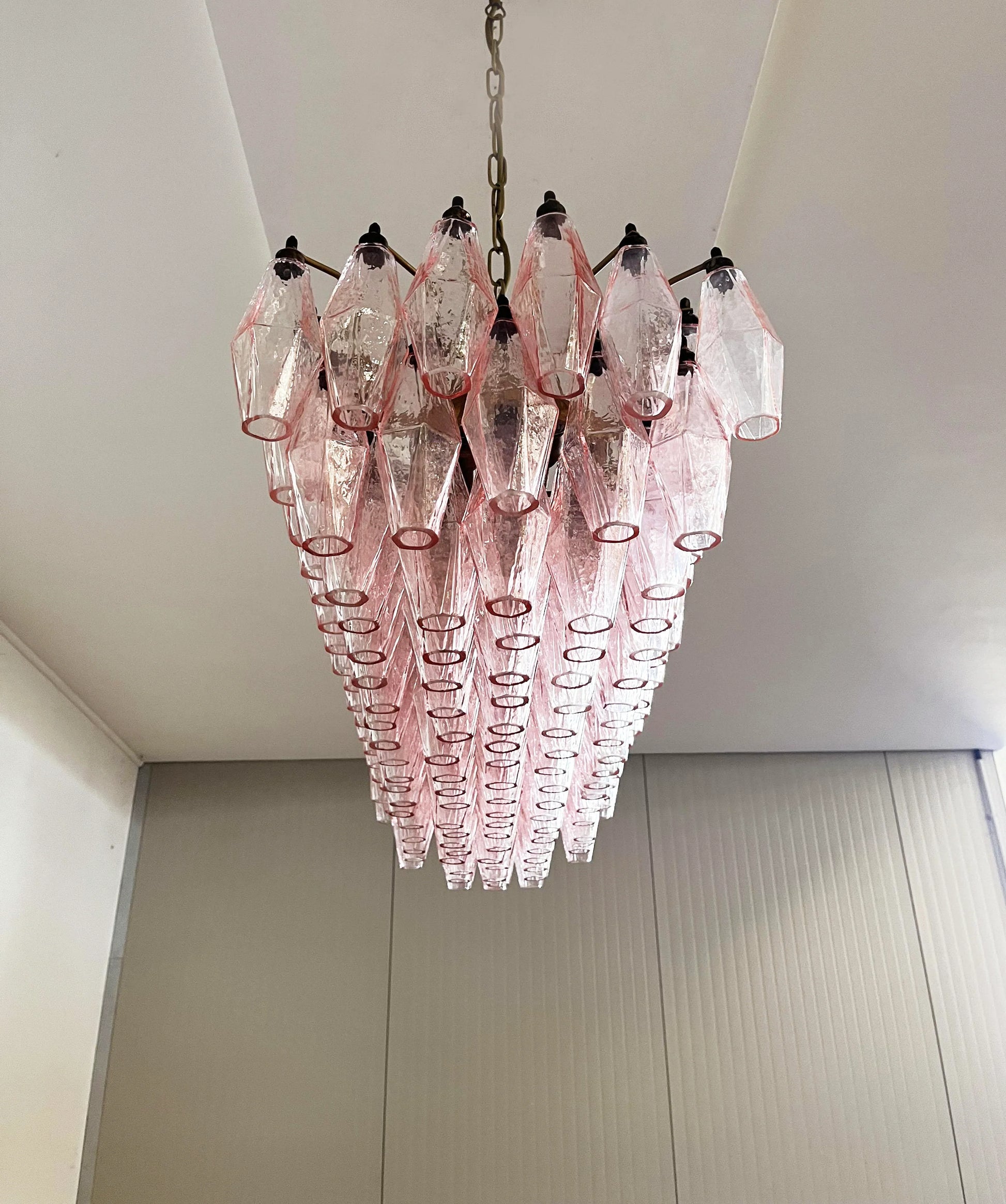 Elegant Pink Murano Poliedri Chandelier - Nuvé