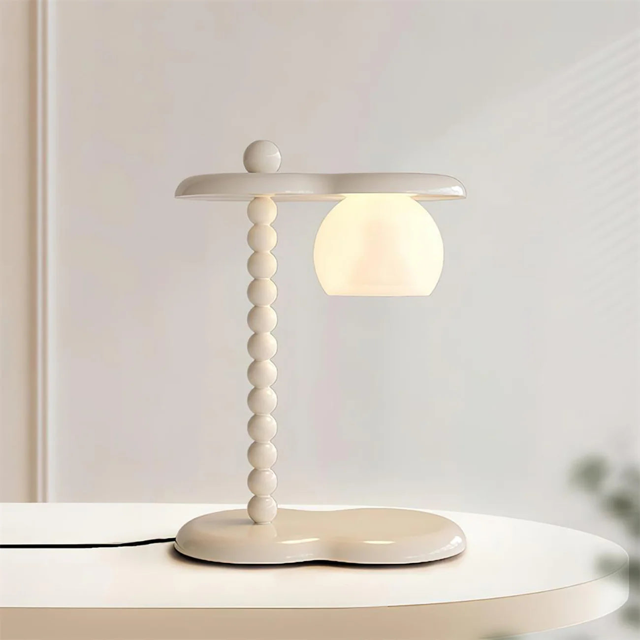 Everalda Candle Table Lamp - Nuvé