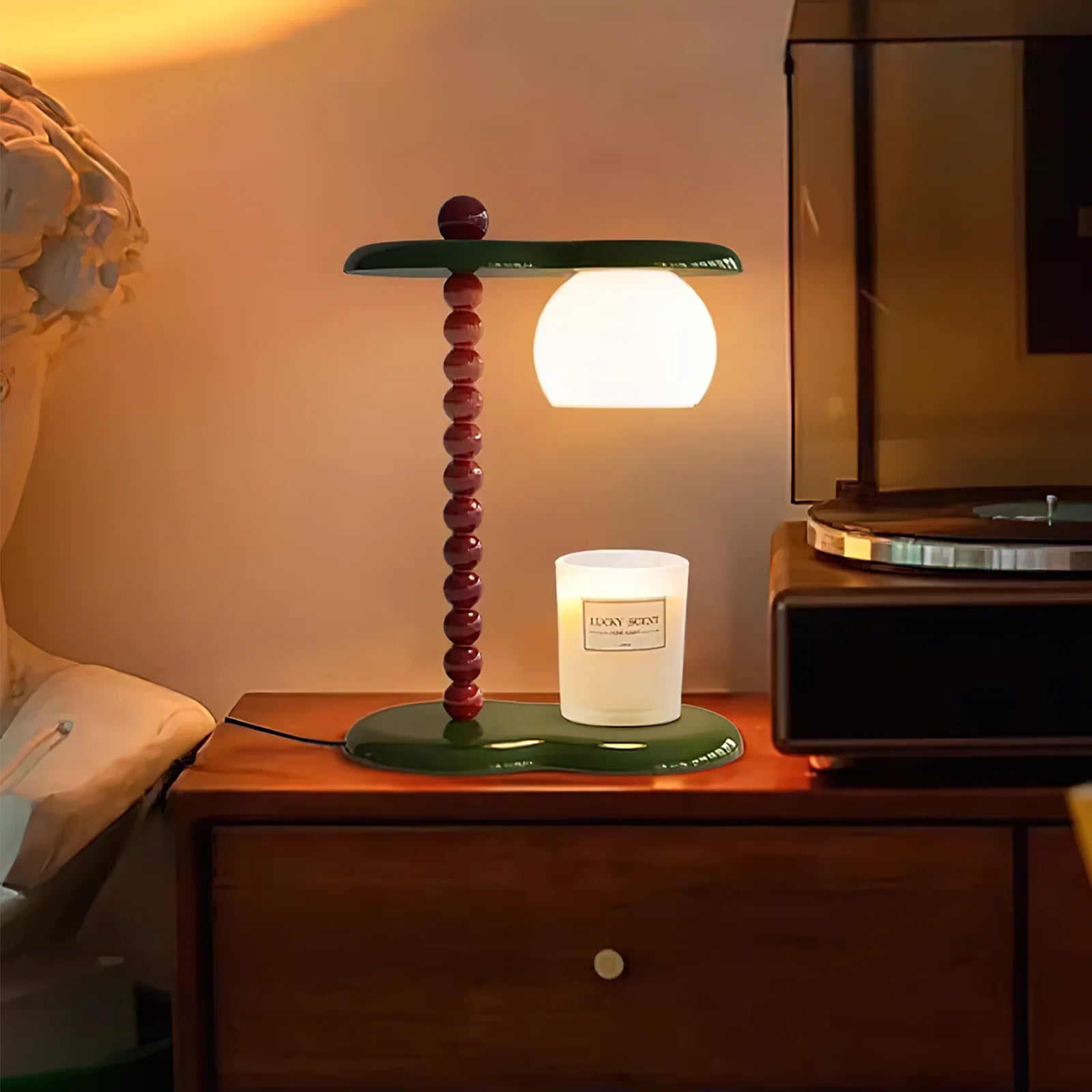 Everalda Candle Table Lamp - Nuvé