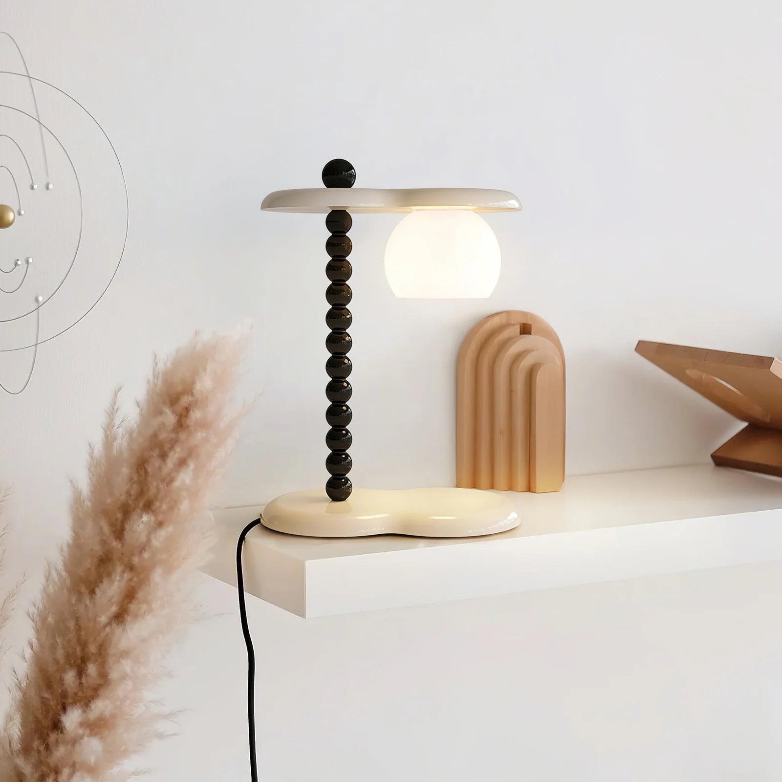 Everalda Candle Table Lamp - Nuvé