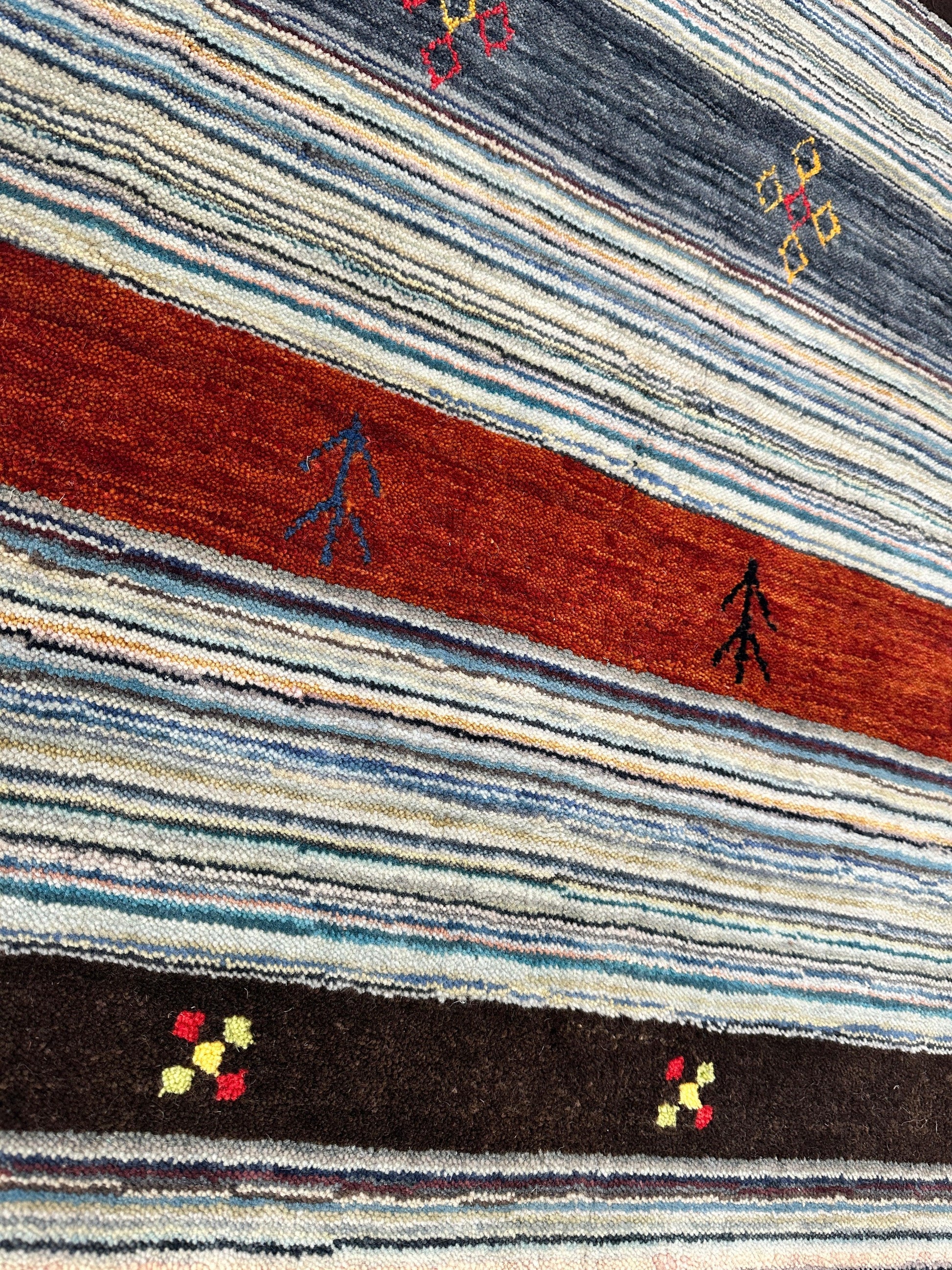 Hand-Knotted Indo-Gabbeh Wool & Bamboo Rug – 5'2" x 7' – Durable Striped Design - Nuvé
