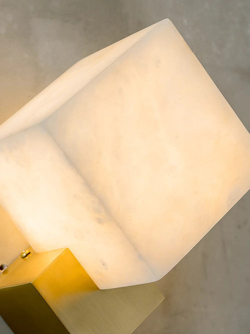 Alabaster Gatsby Wall Sconce - Nuvé