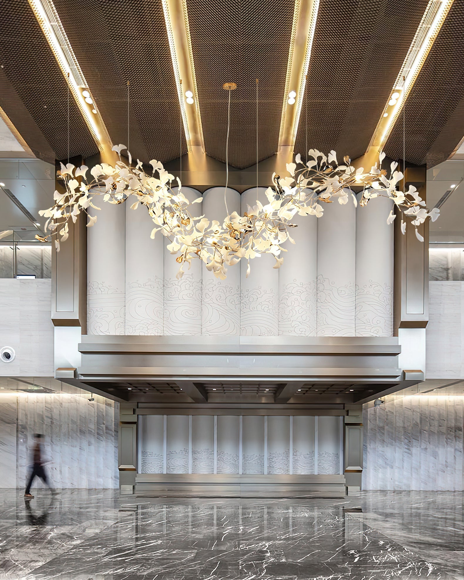 Ginkgo Tip Tlying Chandelier - Nuvé