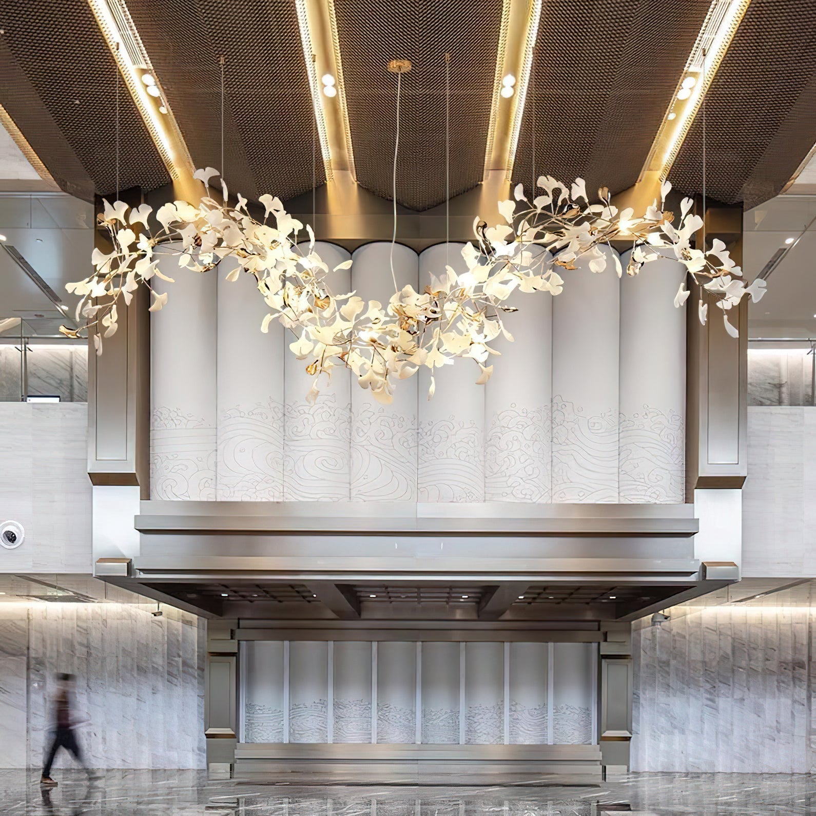 Ginkgo Tip Tlying Chandelier - Nuvé