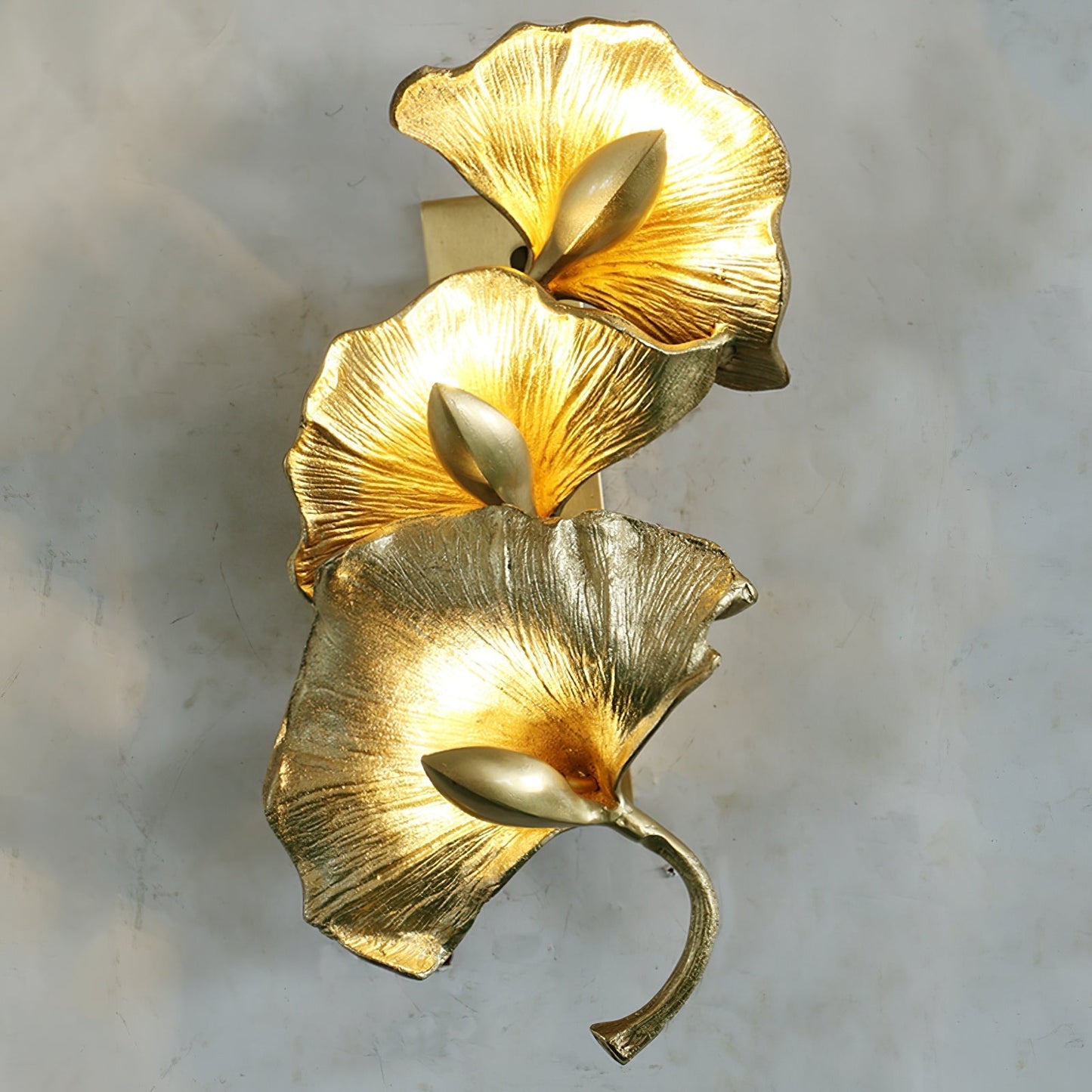 Korewolamp Ginkgo Leaf Wall Lamp featuring a decorative ginkgo leaf design mounted on a wall, ideal for ambient lighting.