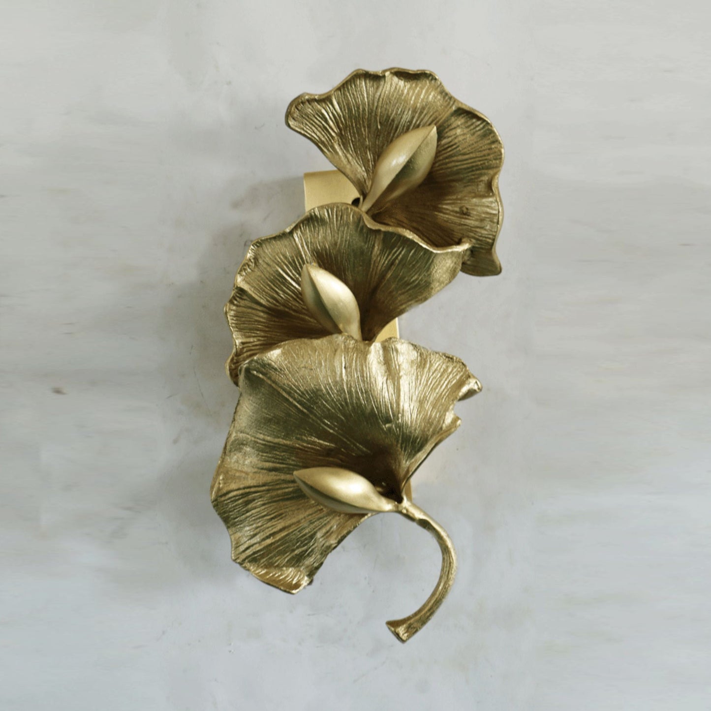 Korewolamp ginkgo leaf wall lamp with delicate leaf design and warm lighting, mounted on a wall for decorative illumination.