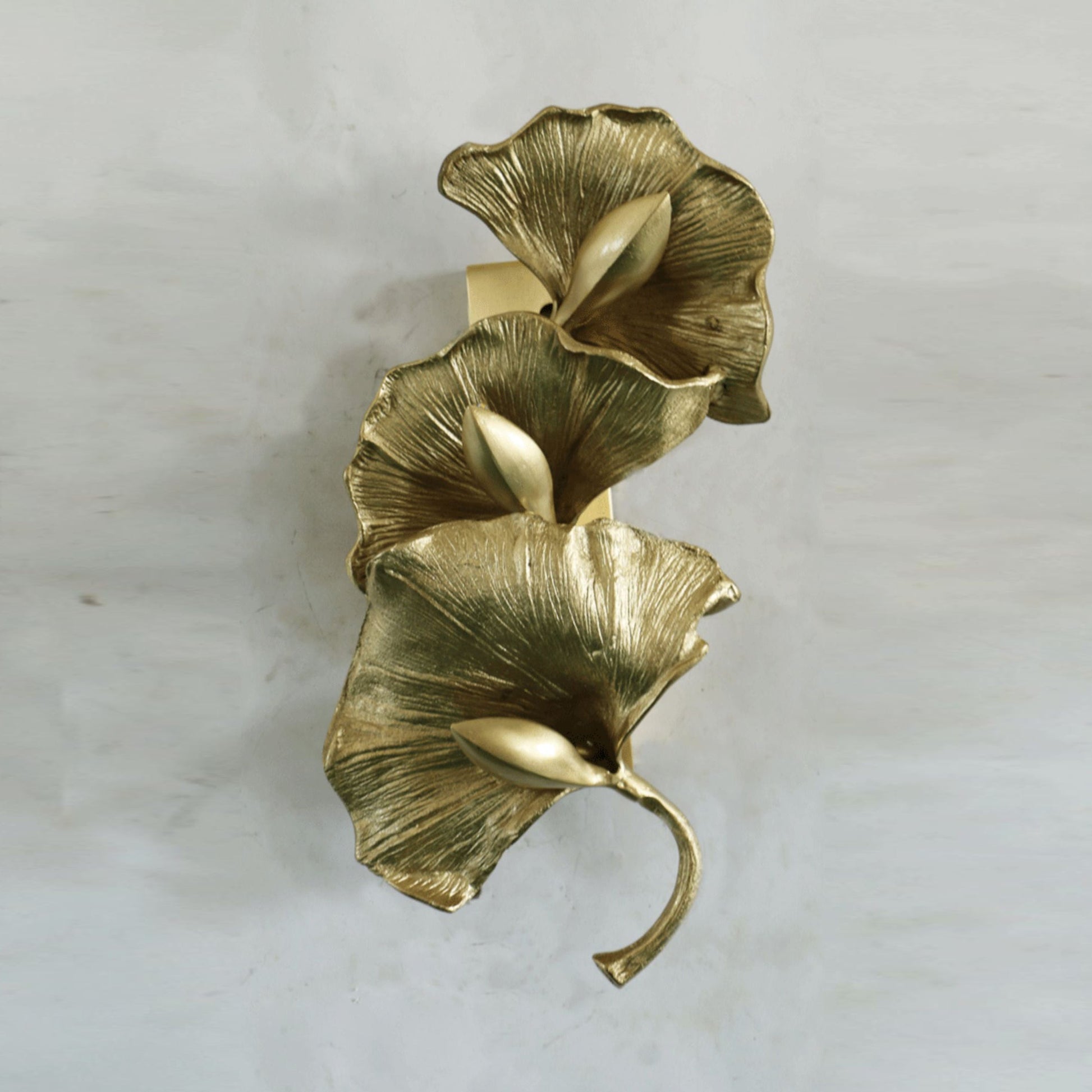 Korewolamp ginkgo leaf wall lamp with delicate leaf design and warm lighting, mounted on a wall for decorative illumination.