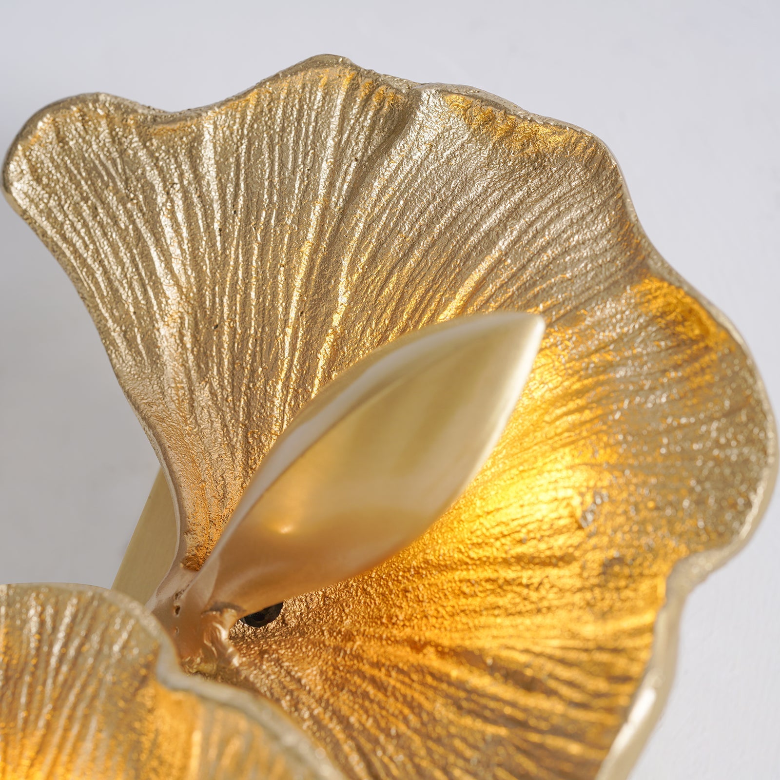 Korewolamp Ginkgo Leaf Wall Lamp showcasing a leaf-shaped design with warm light, mounted on a wall for decorative lighting.