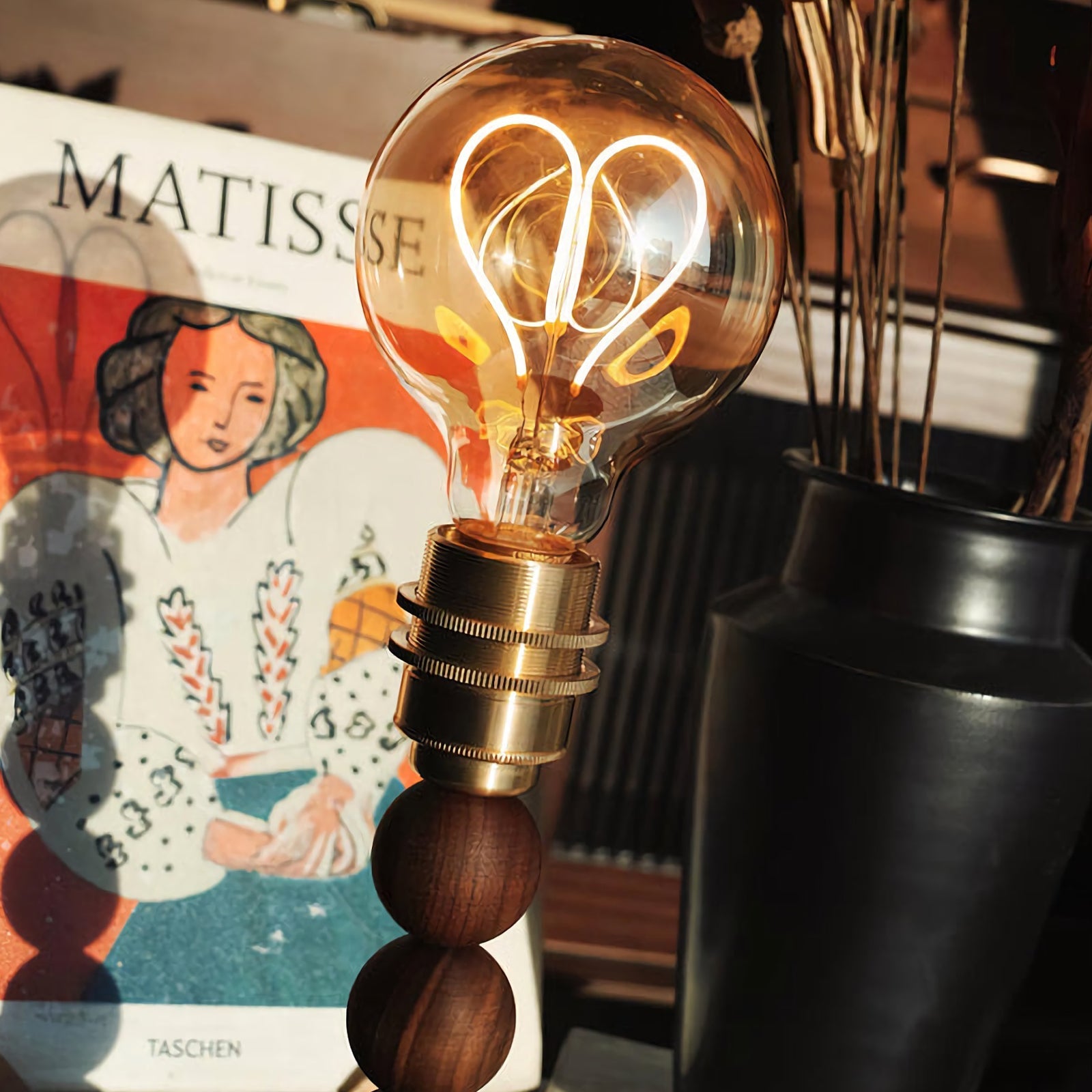 Glass Ball Table Lamp - Nuvé